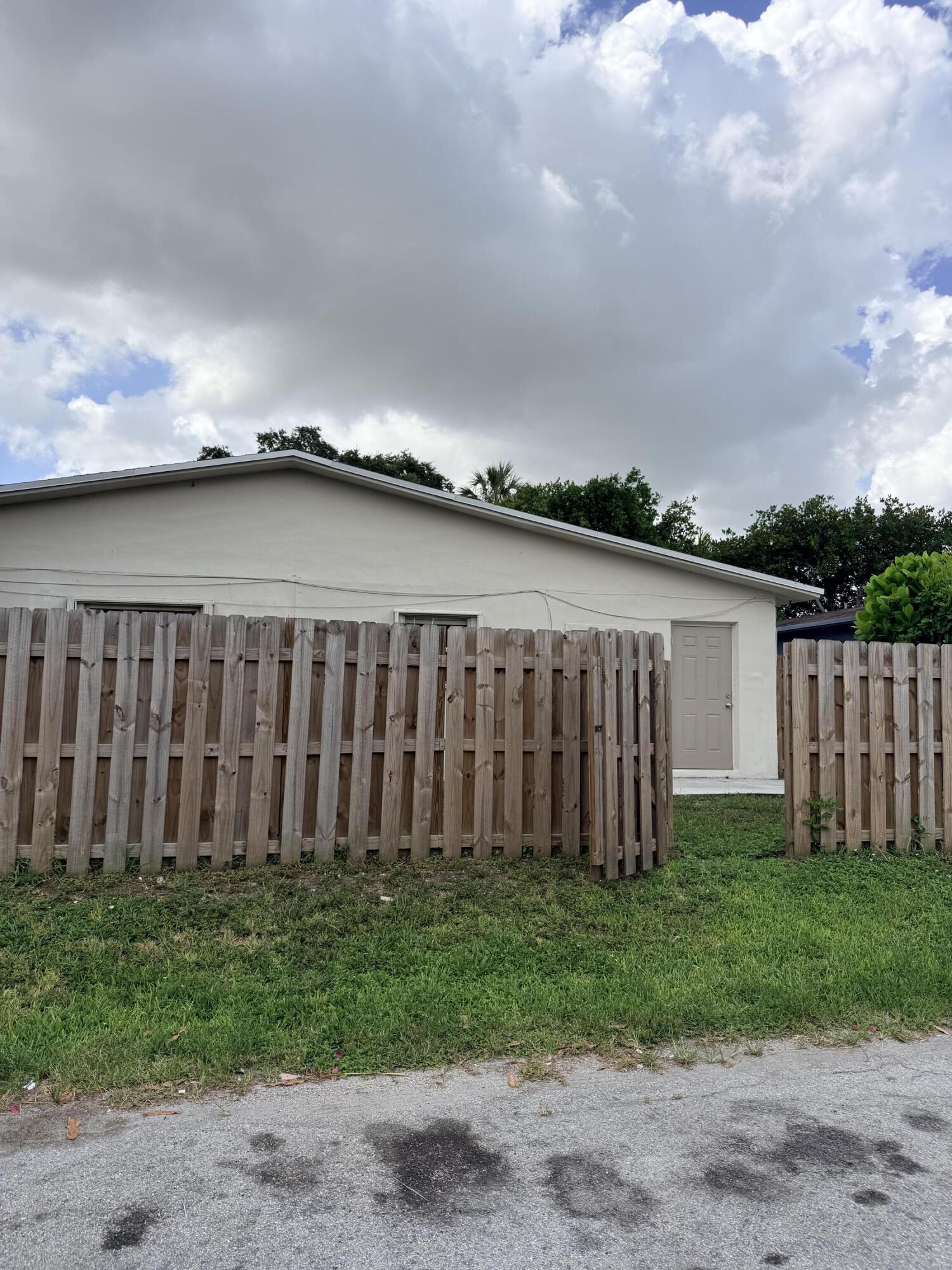 913 Orange Isle B Property Photo 6