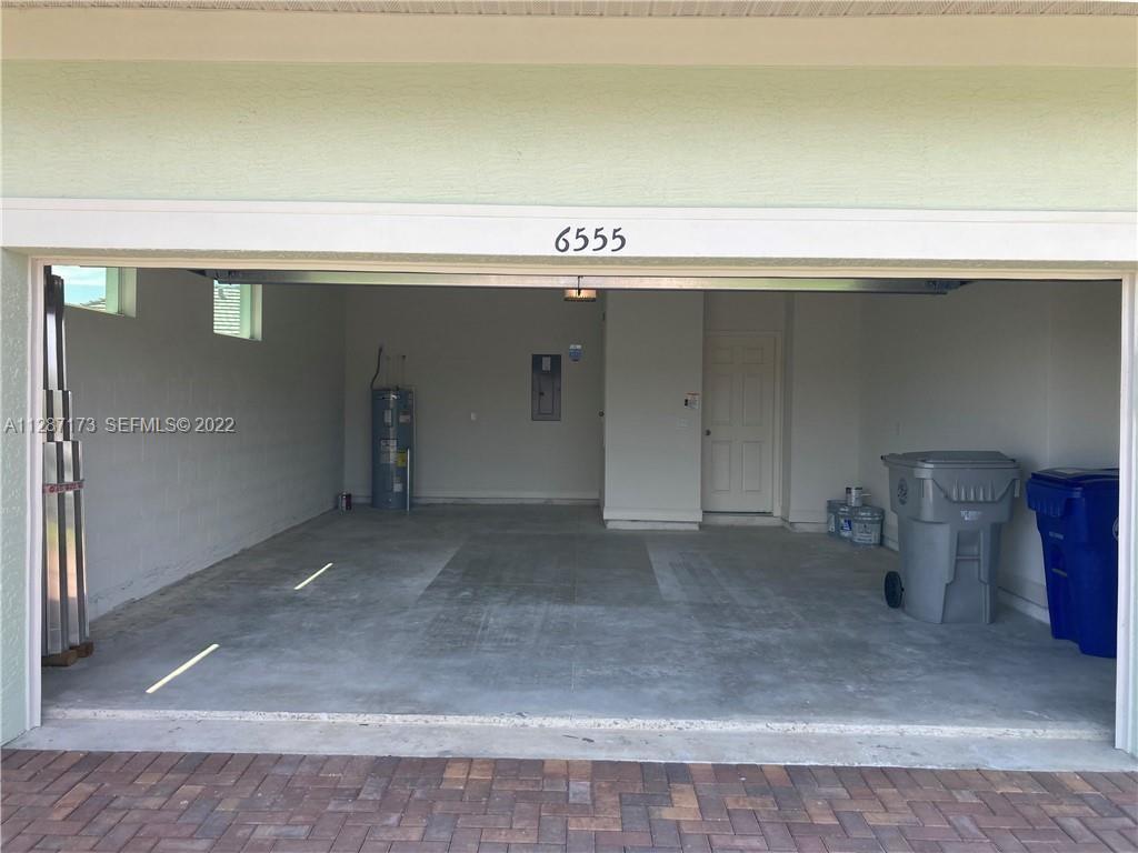 6555 Barbados Court Property Photo 5