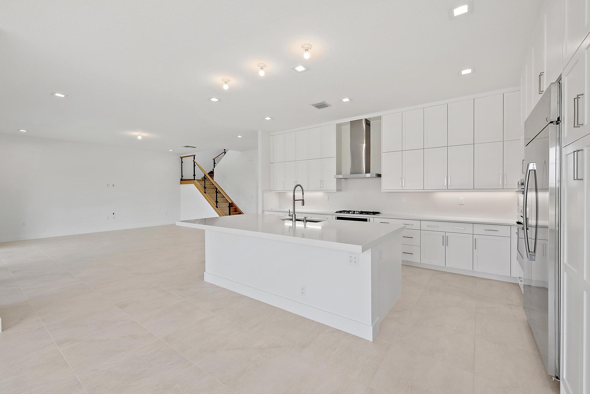 20471 Southernwood Avenue Property Photo 18