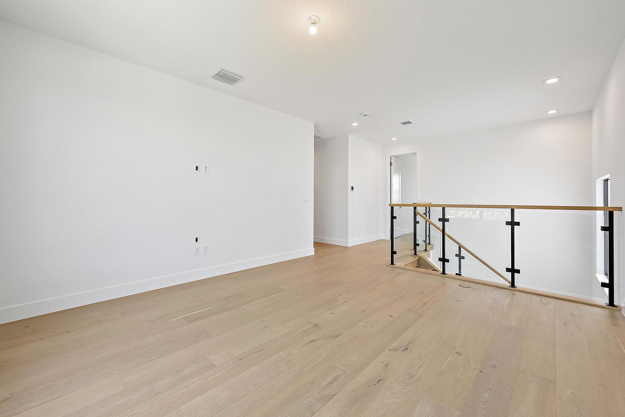 20471 Southernwood Avenue Property Photo 24