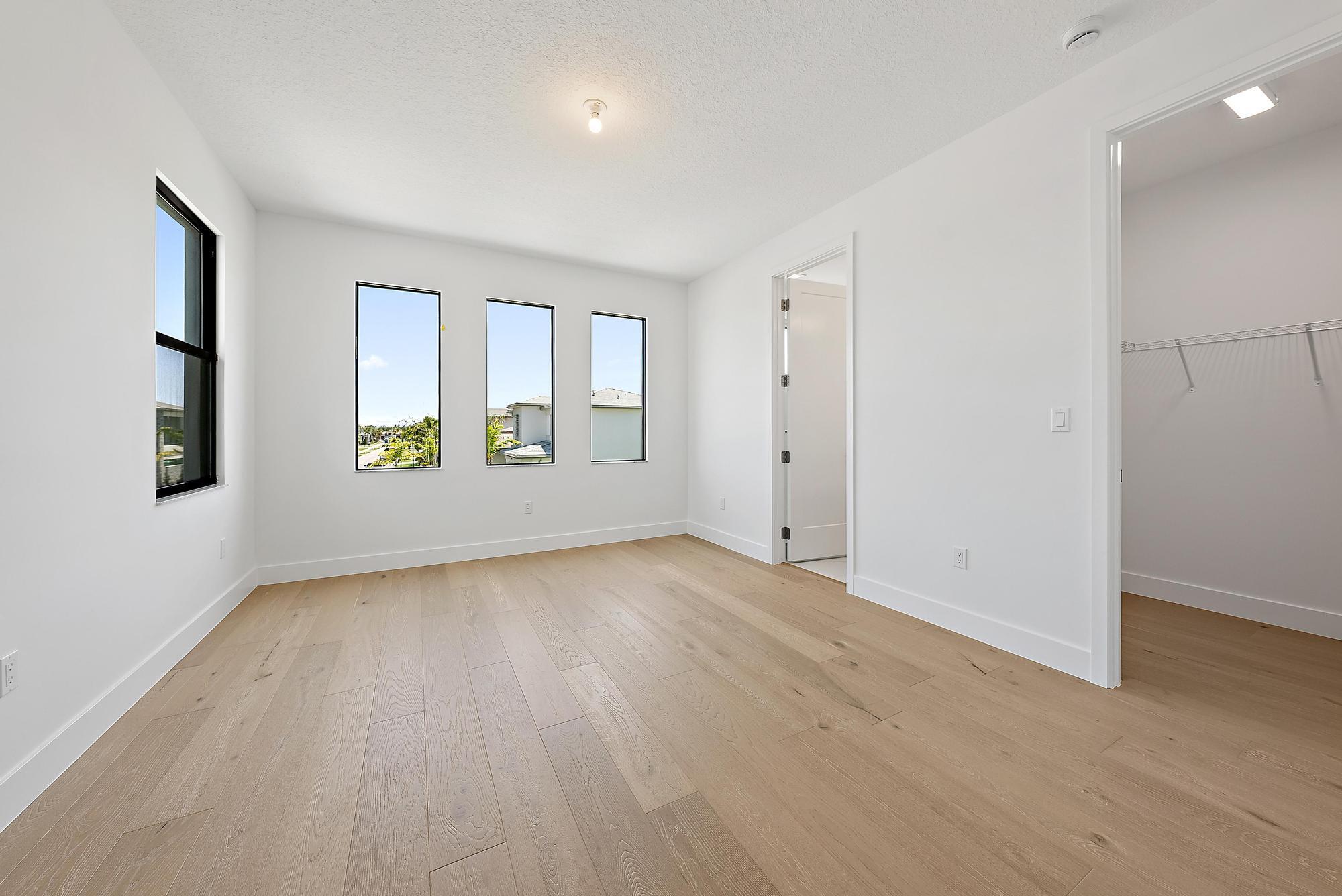 20471 Southernwood Avenue Property Photo 25