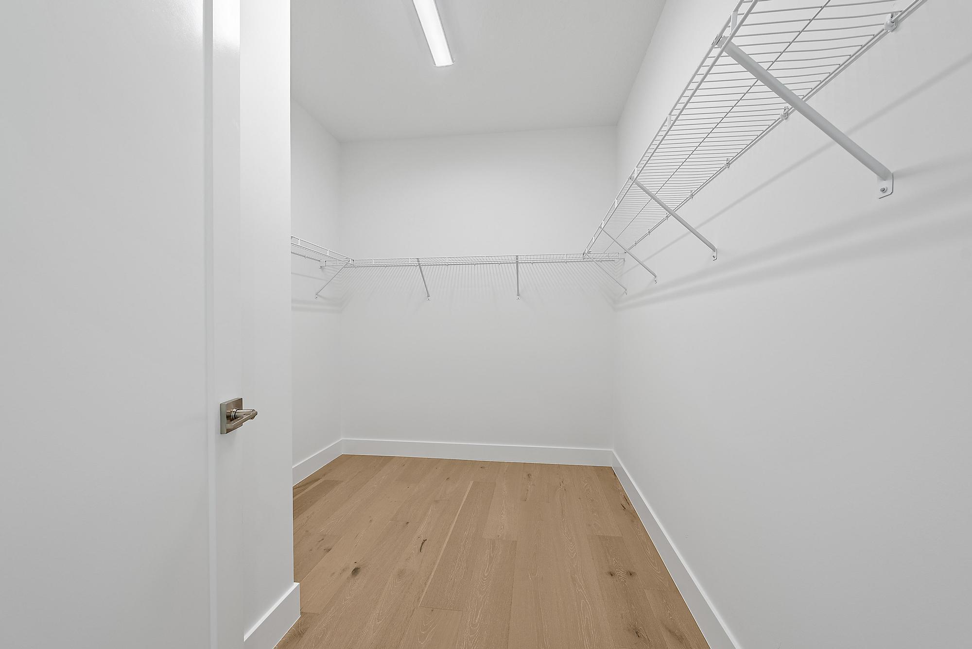 20471 Southernwood Avenue Property Photo 28
