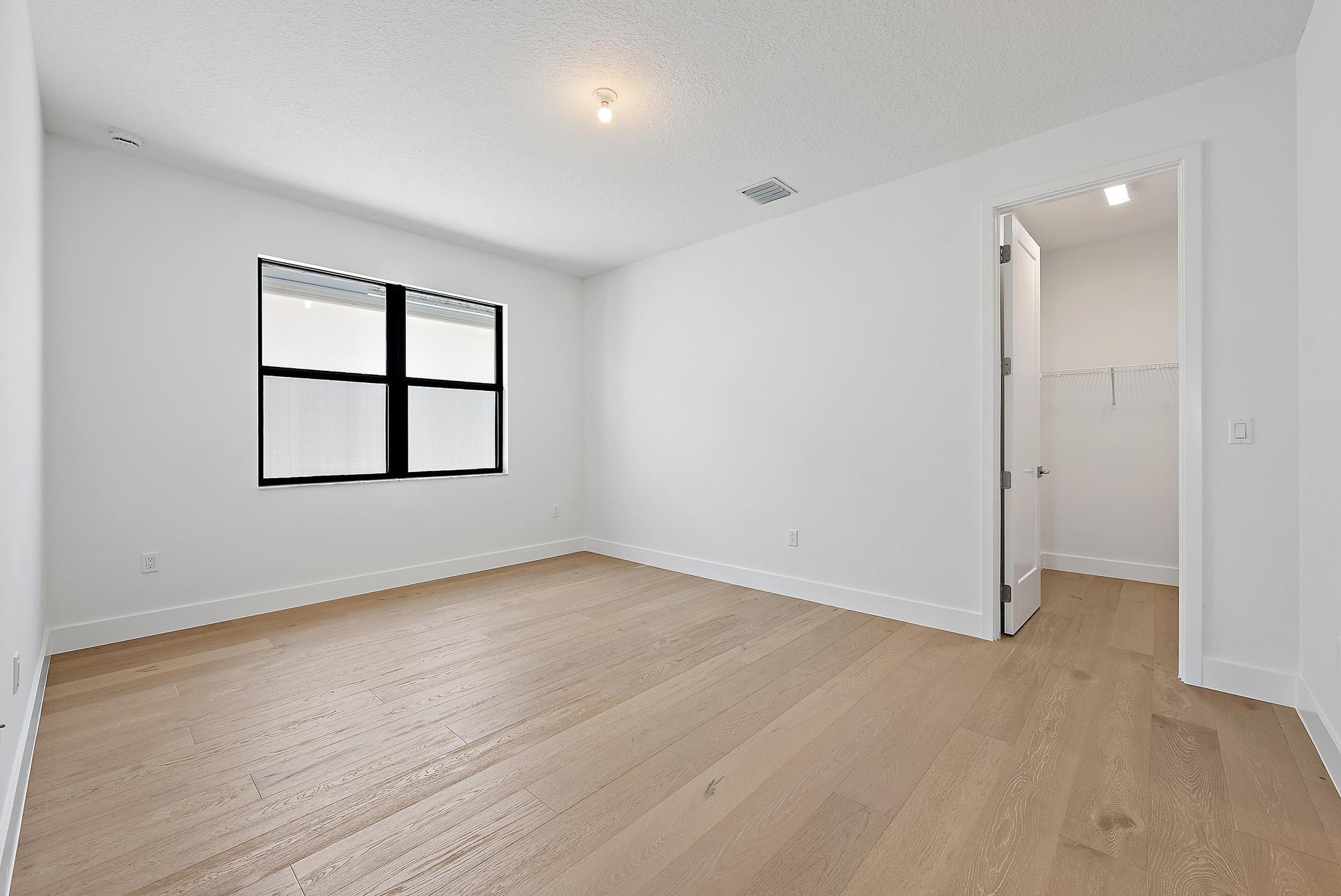 20471 Southernwood Avenue Property Photo 36