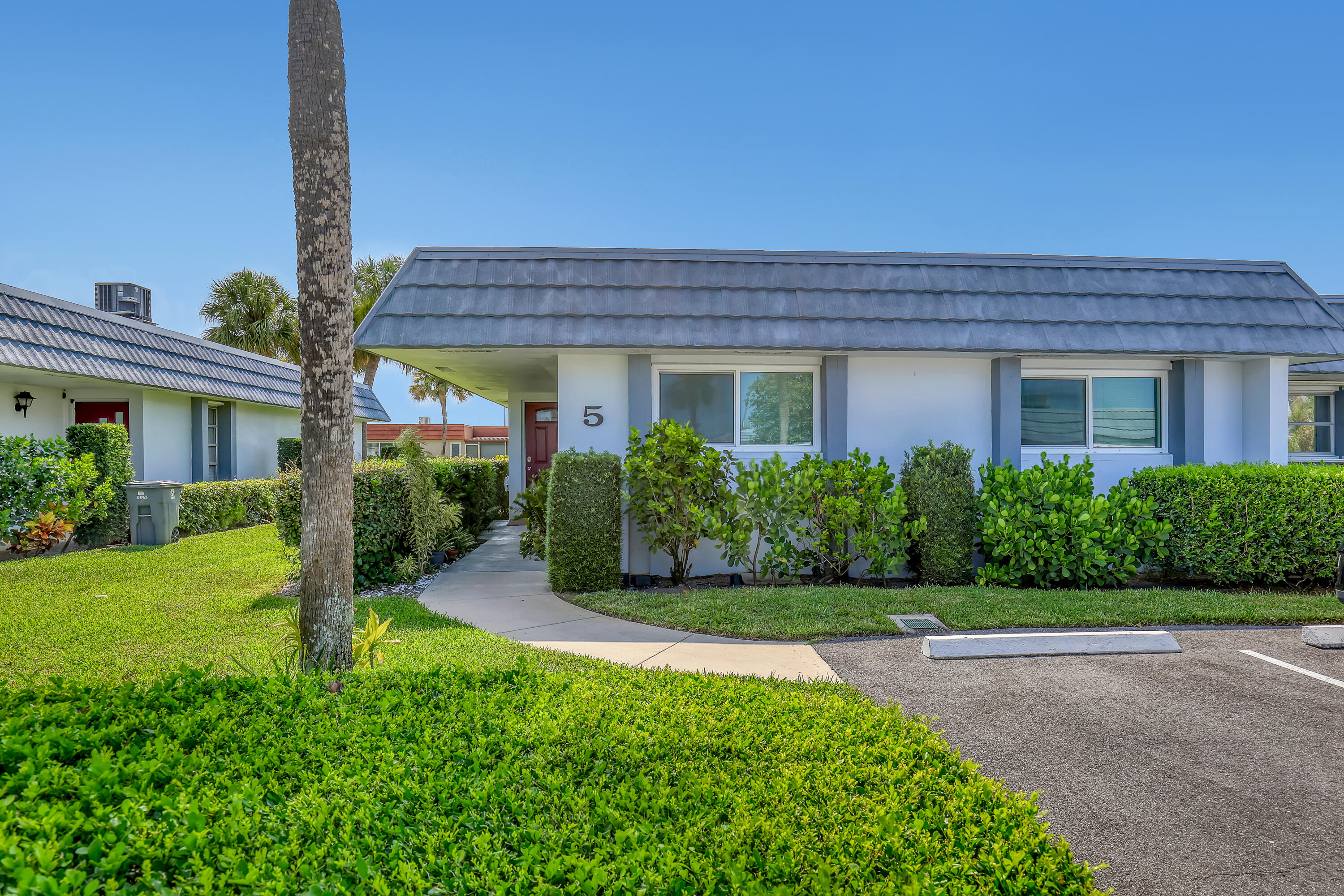 2886 Fernley Drive E 5