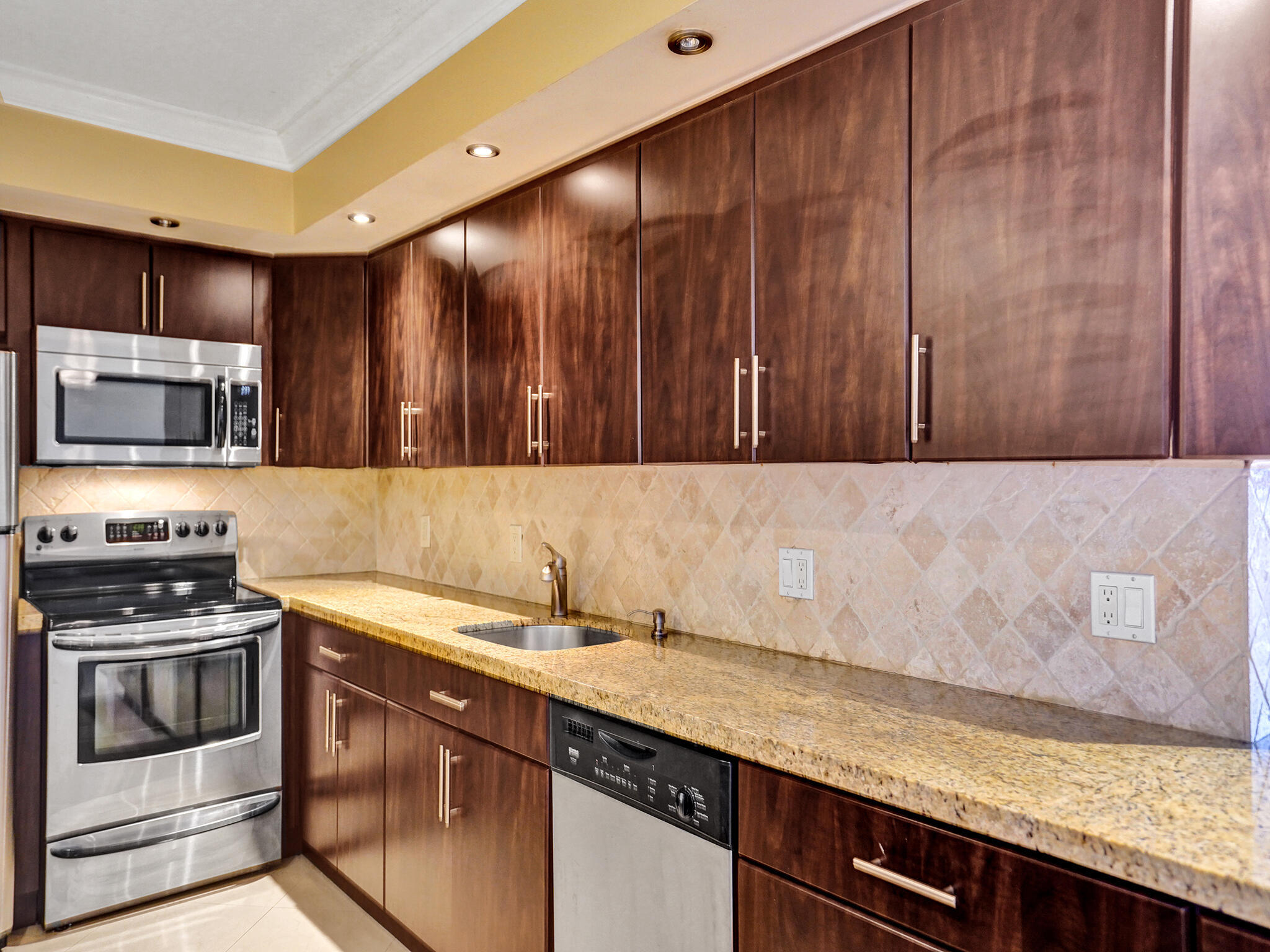 405 N Ocean Boulevard 1125 Property Photo 7