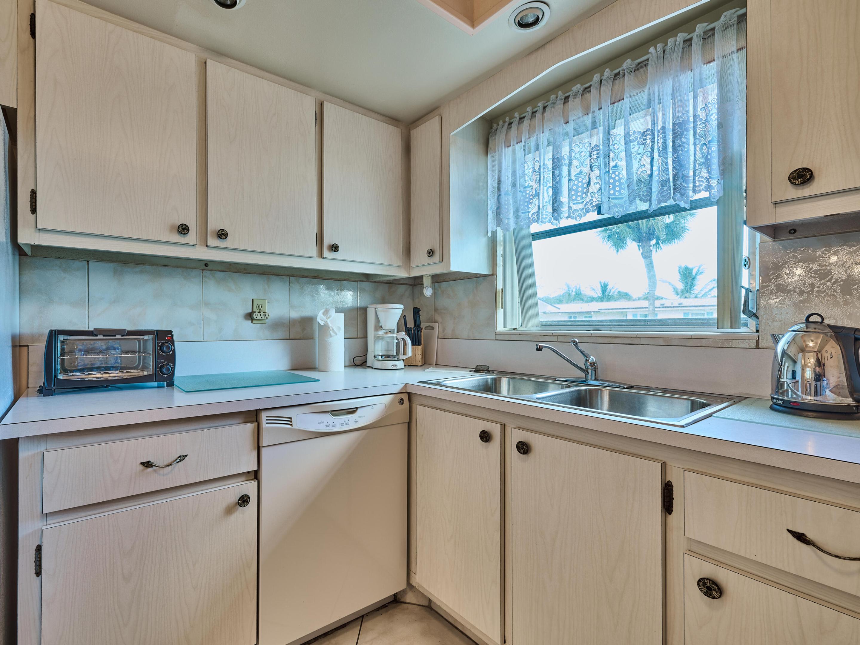 2804 Crosley Drive E F Property Photo 10