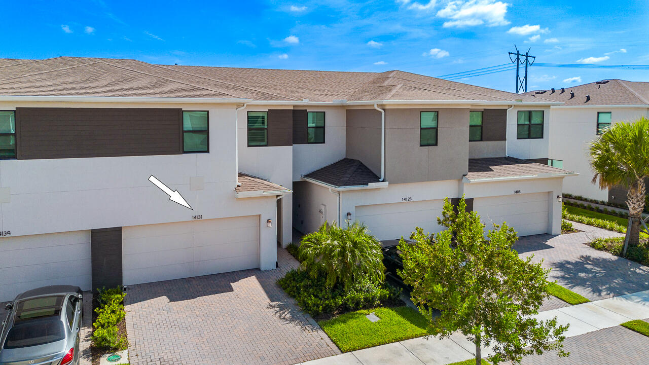 14131 Sw Thorens Drive Property Photo 1