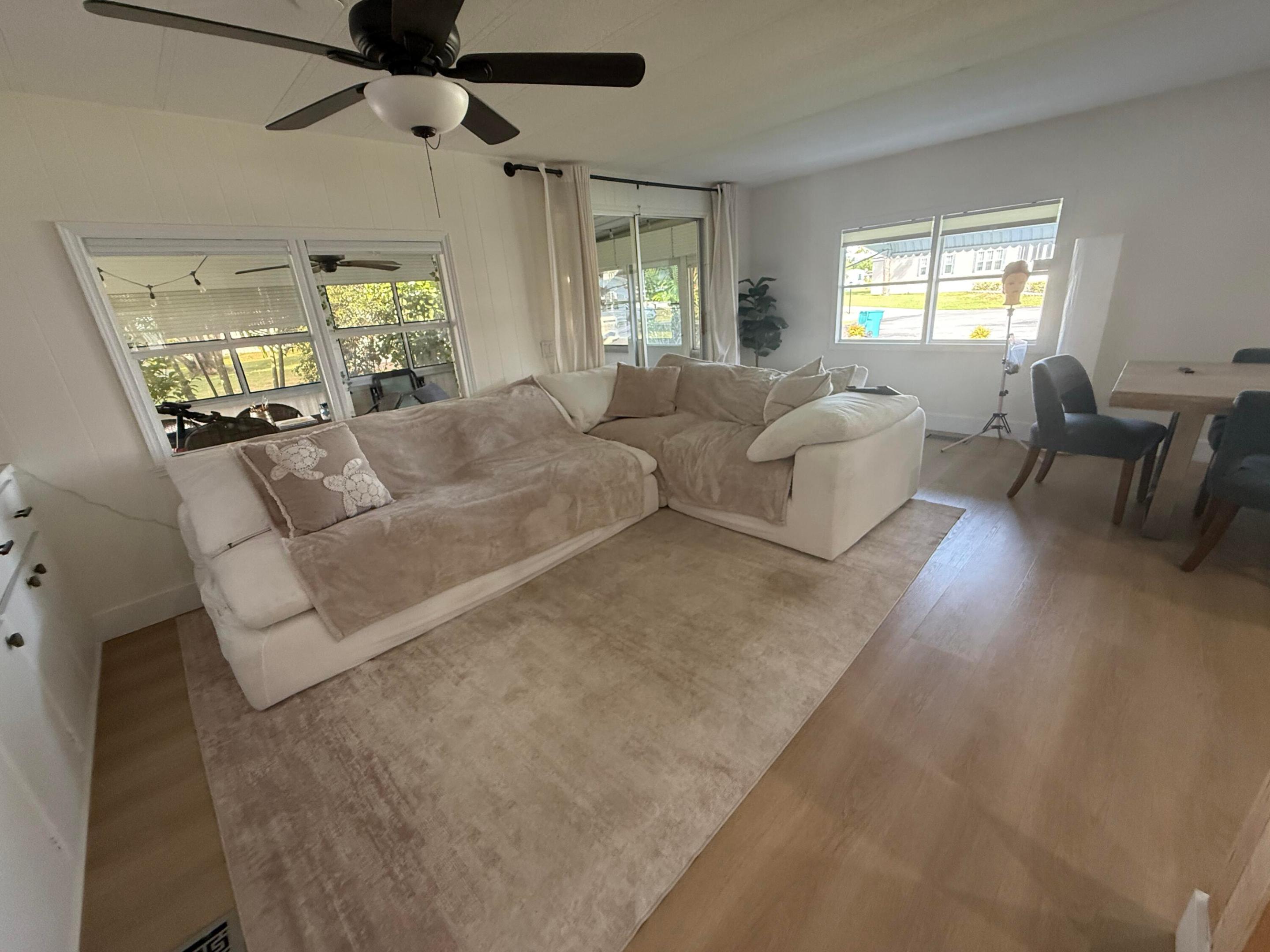 4393 Kings Row Property Photo 4