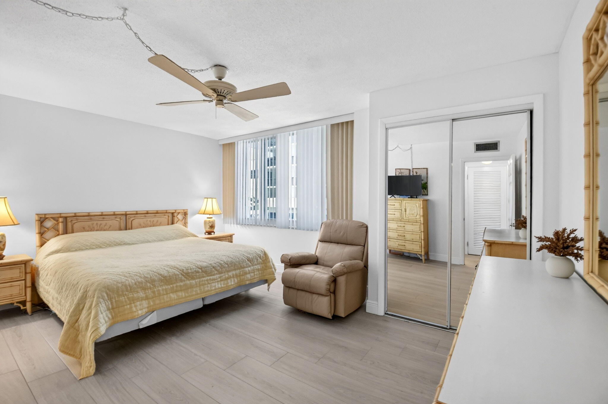 125 S Ocean Avenue 211 Property Photo 30