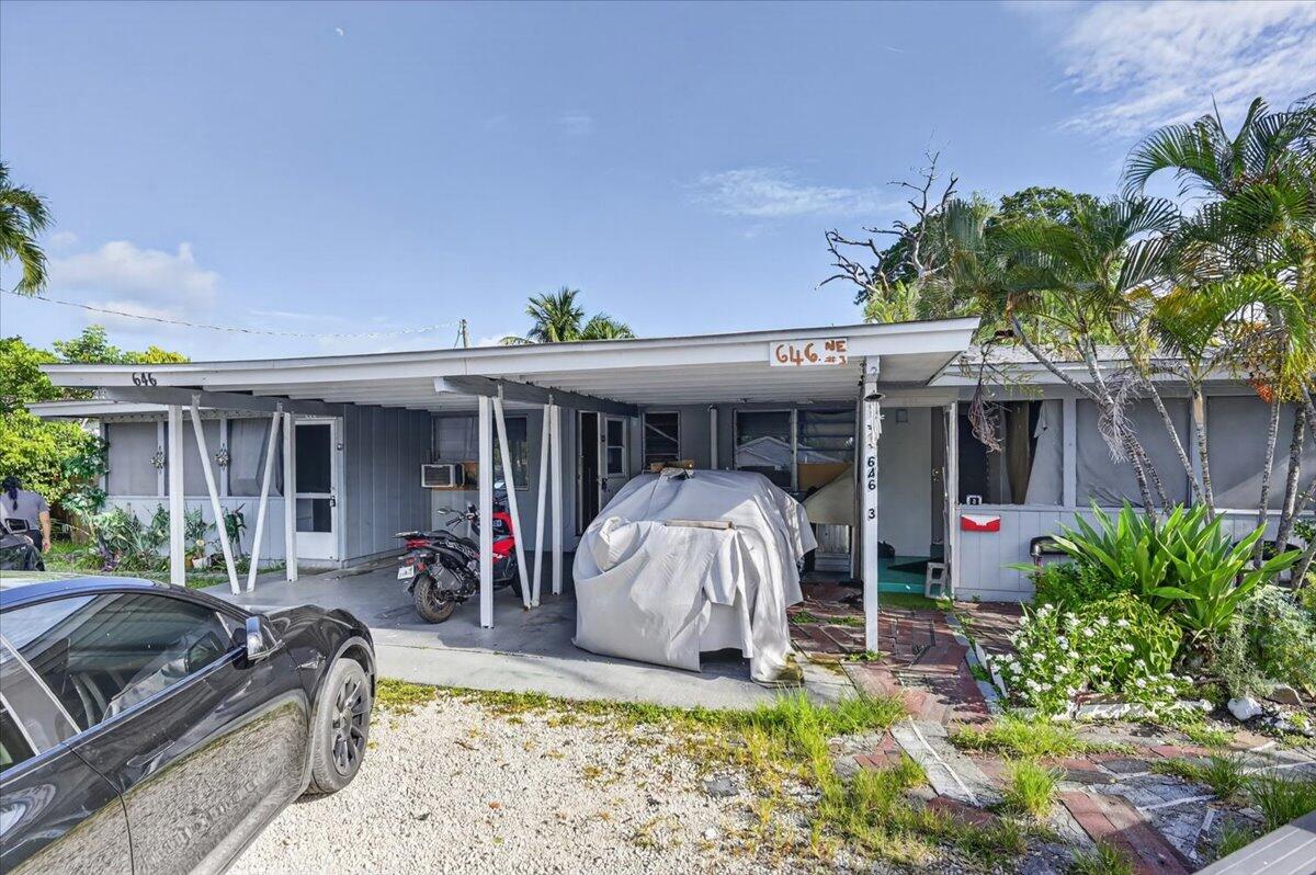 646 Ne 38th Street Property Photo 1