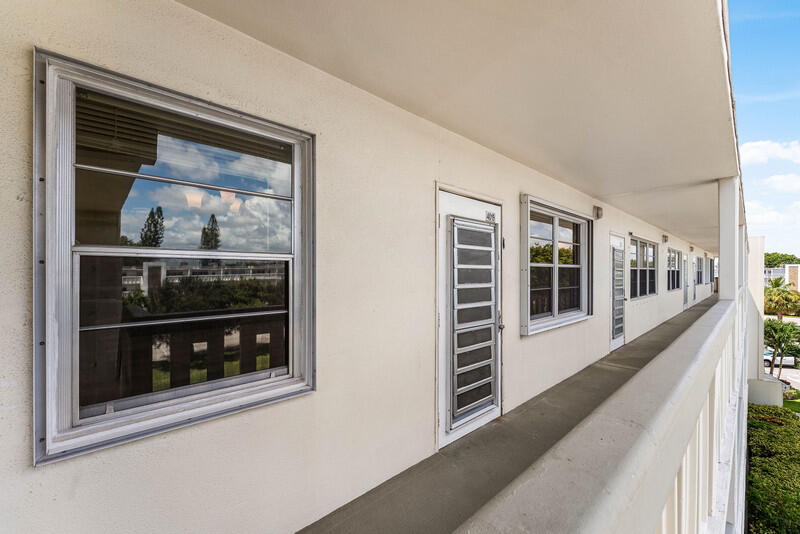 4019 Cambridge A Property Photo 2