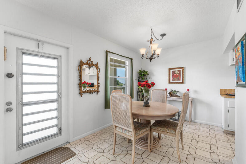 4019 Cambridge A Property Photo 4