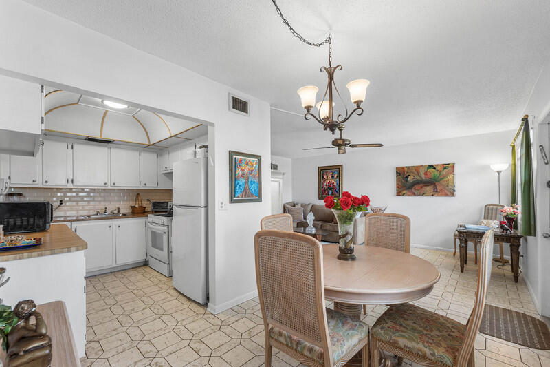 4019 Cambridge A Property Photo 5