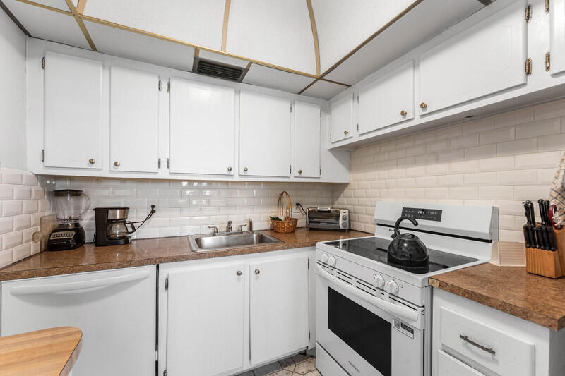 4019 Cambridge A Property Photo 7