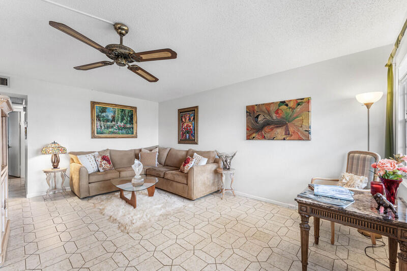4019 Cambridge A Property Photo 8