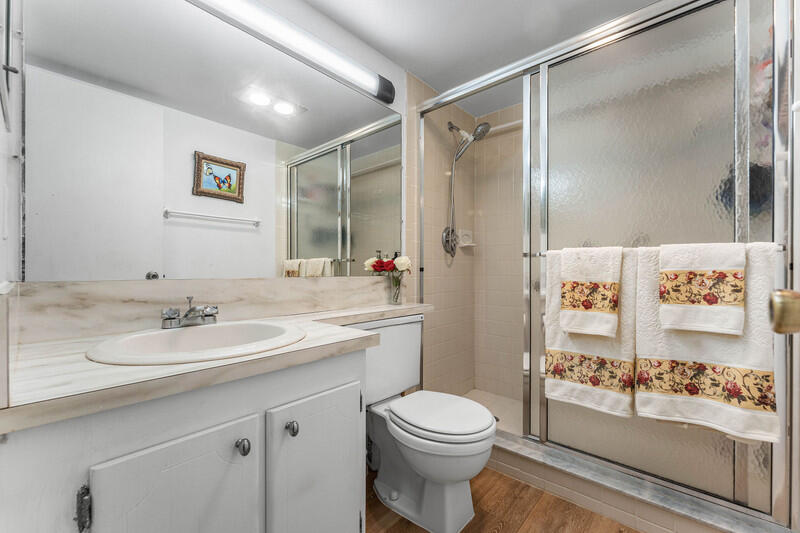 4019 Cambridge A Property Photo 12