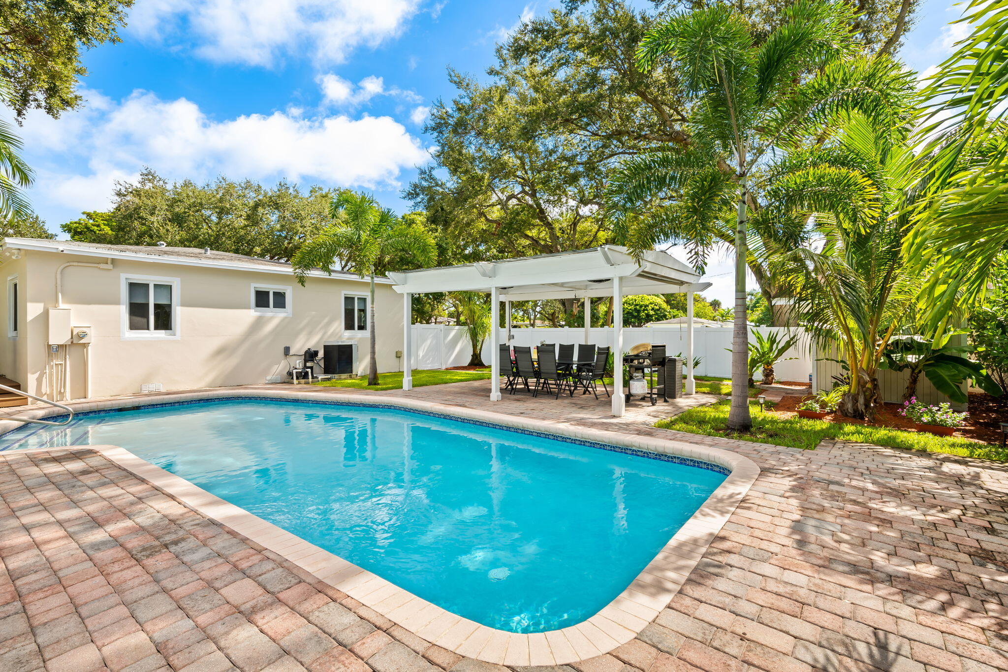 1300 Sw 17th Street Property Photo 2