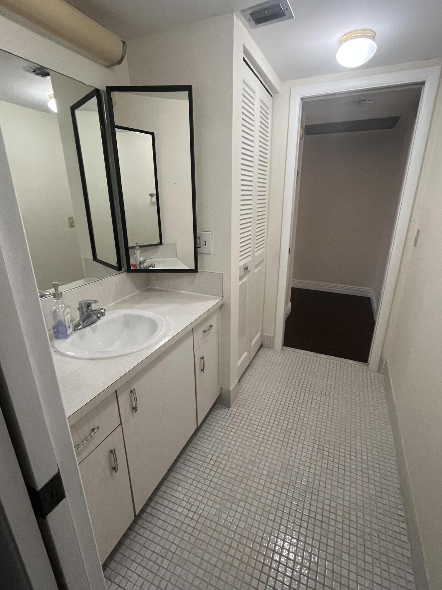 2070 Wolverton D 2070 Property Photo 7