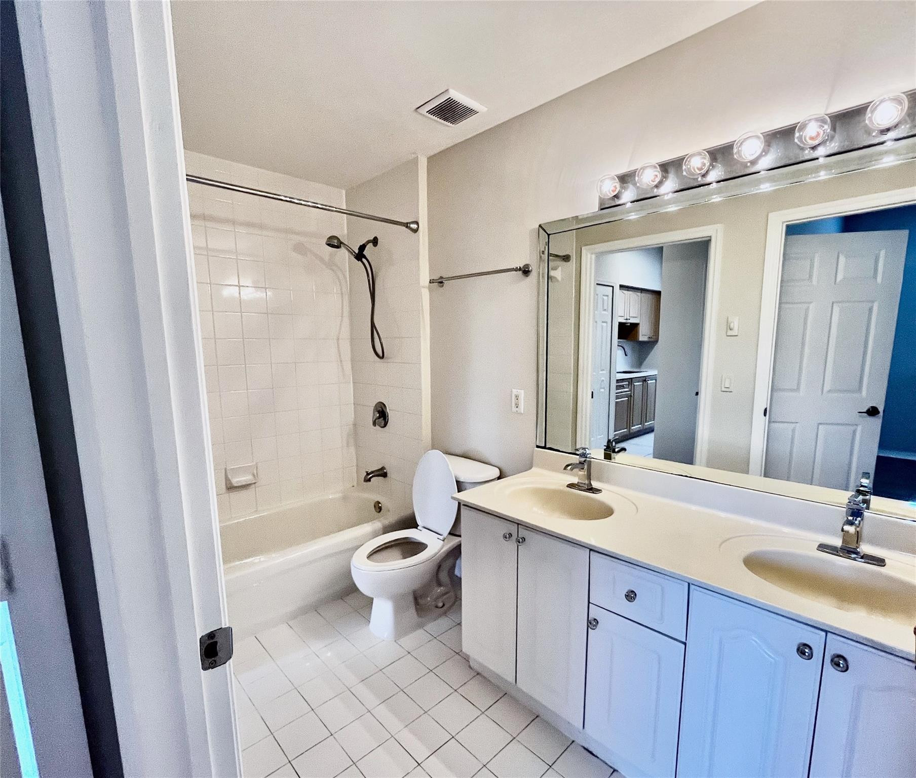7085 Nova Drive 311 Property Photo 13