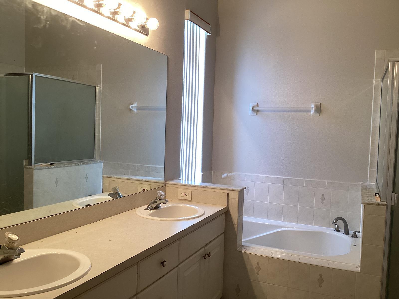 1813 Ashton Drive E Property Photo 15