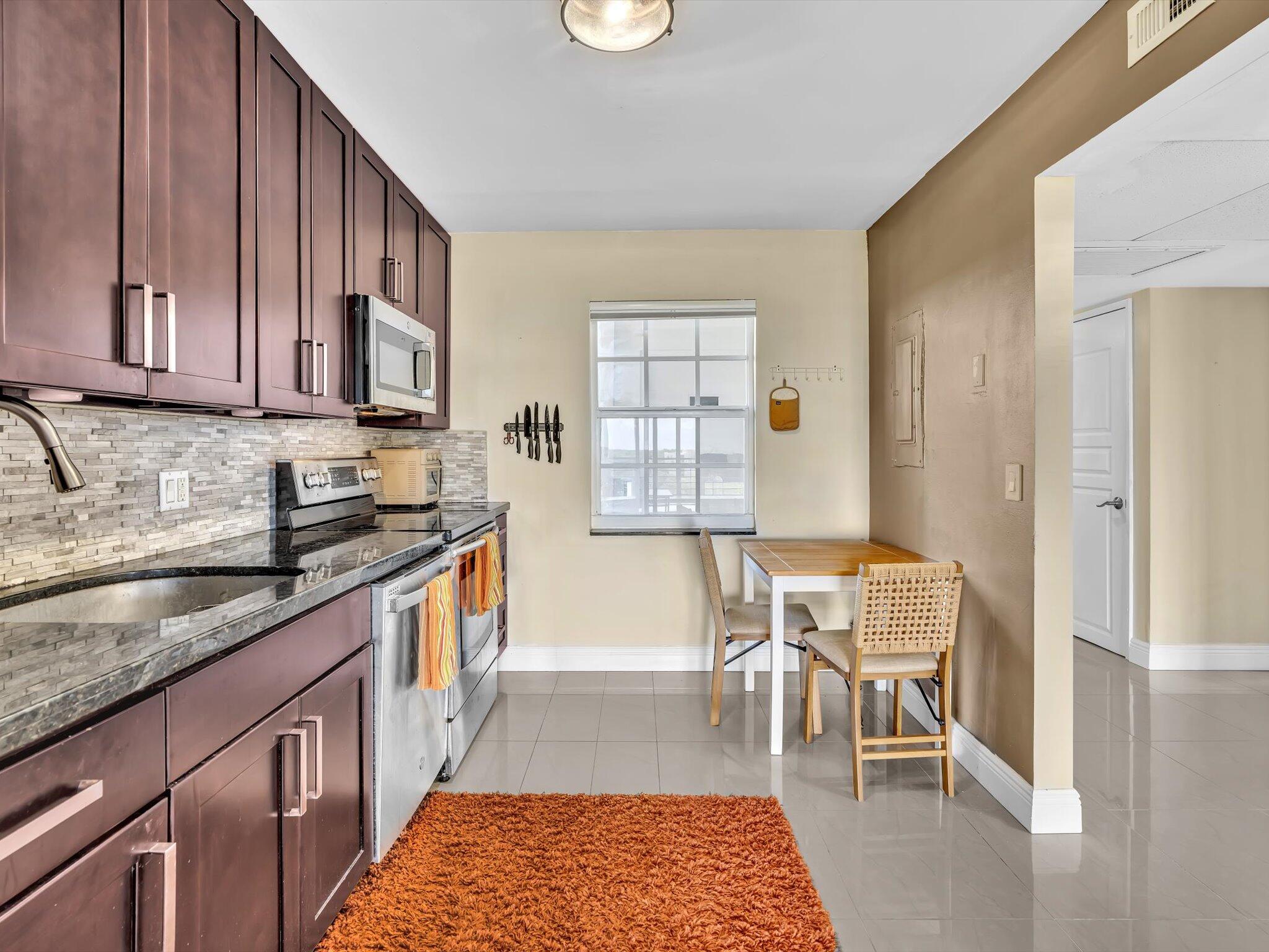 605 Oaks Drive 810 Property Photo 15