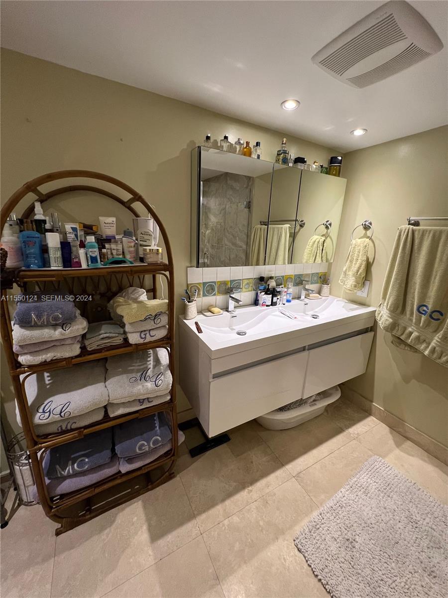 2430 Brickell Avenue Property Photo 3