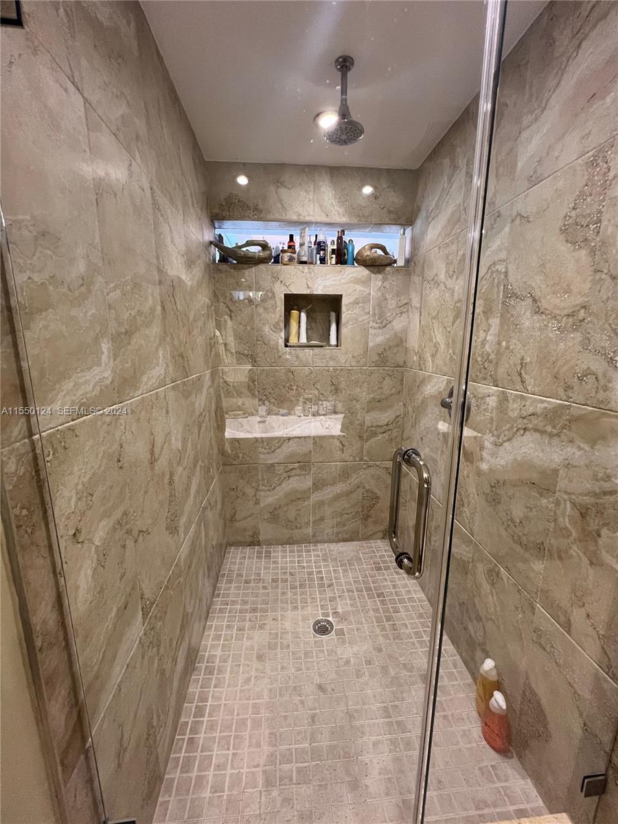 2430 Brickell Avenue Property Photo 4