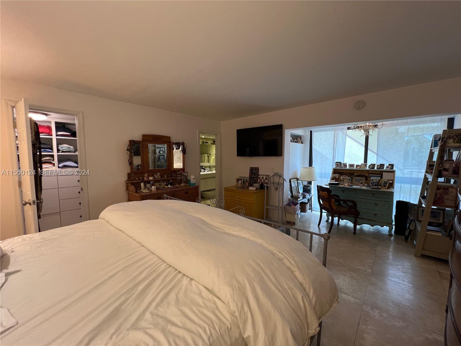 2430 Brickell Avenue Property Photo 5