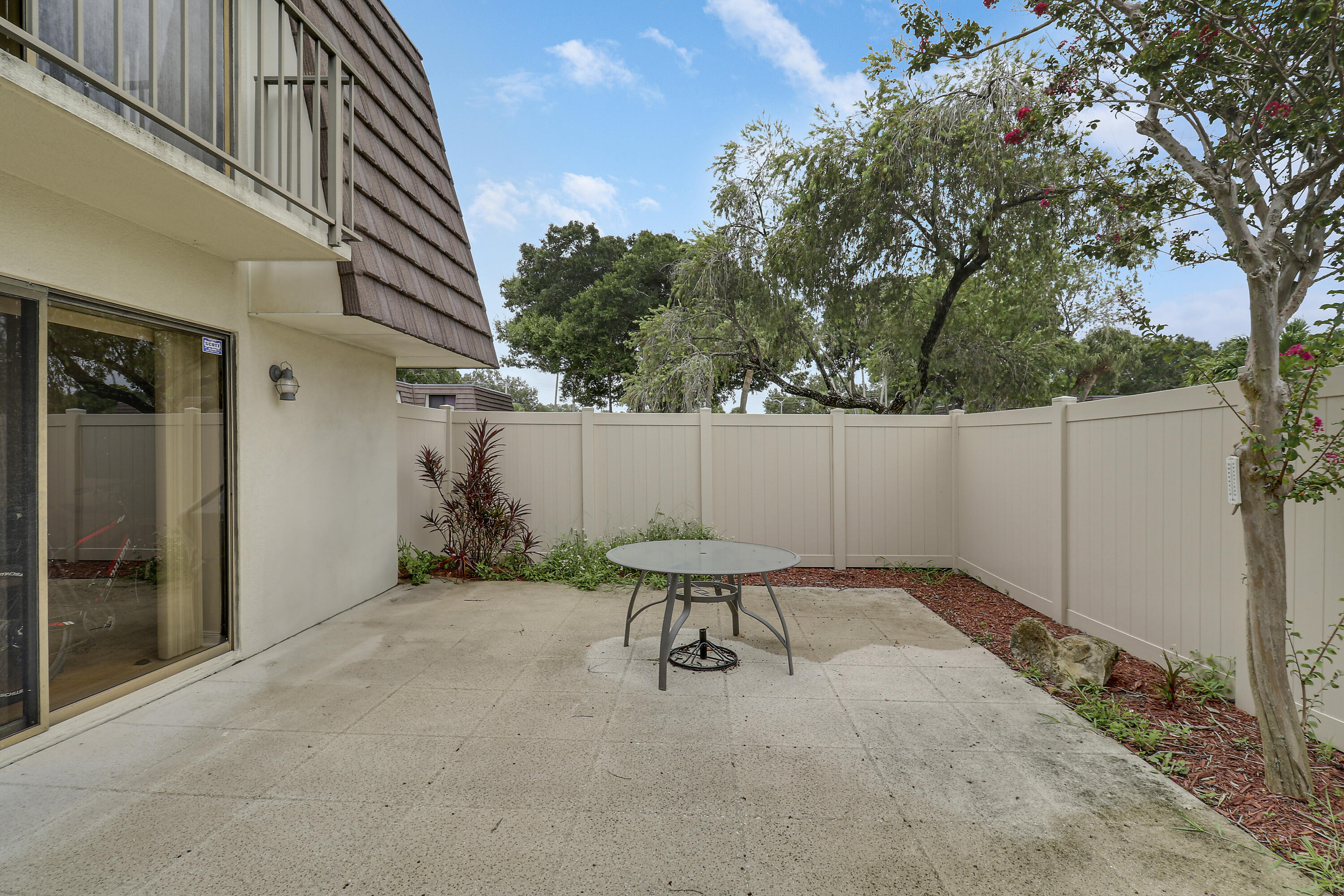 7126 71st Way Property Photo 5