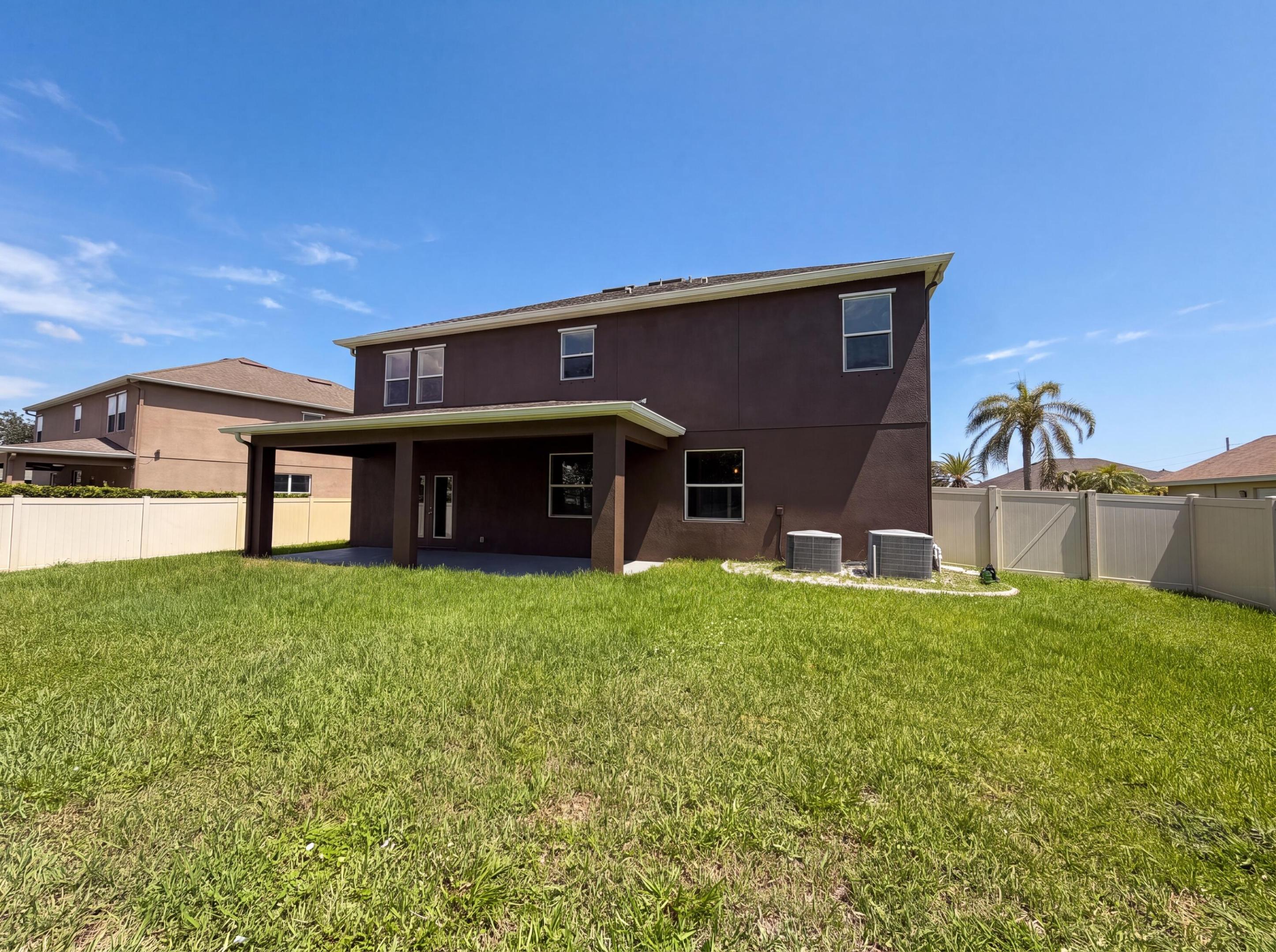 5845 Wyndham Manor Property Photo 5
