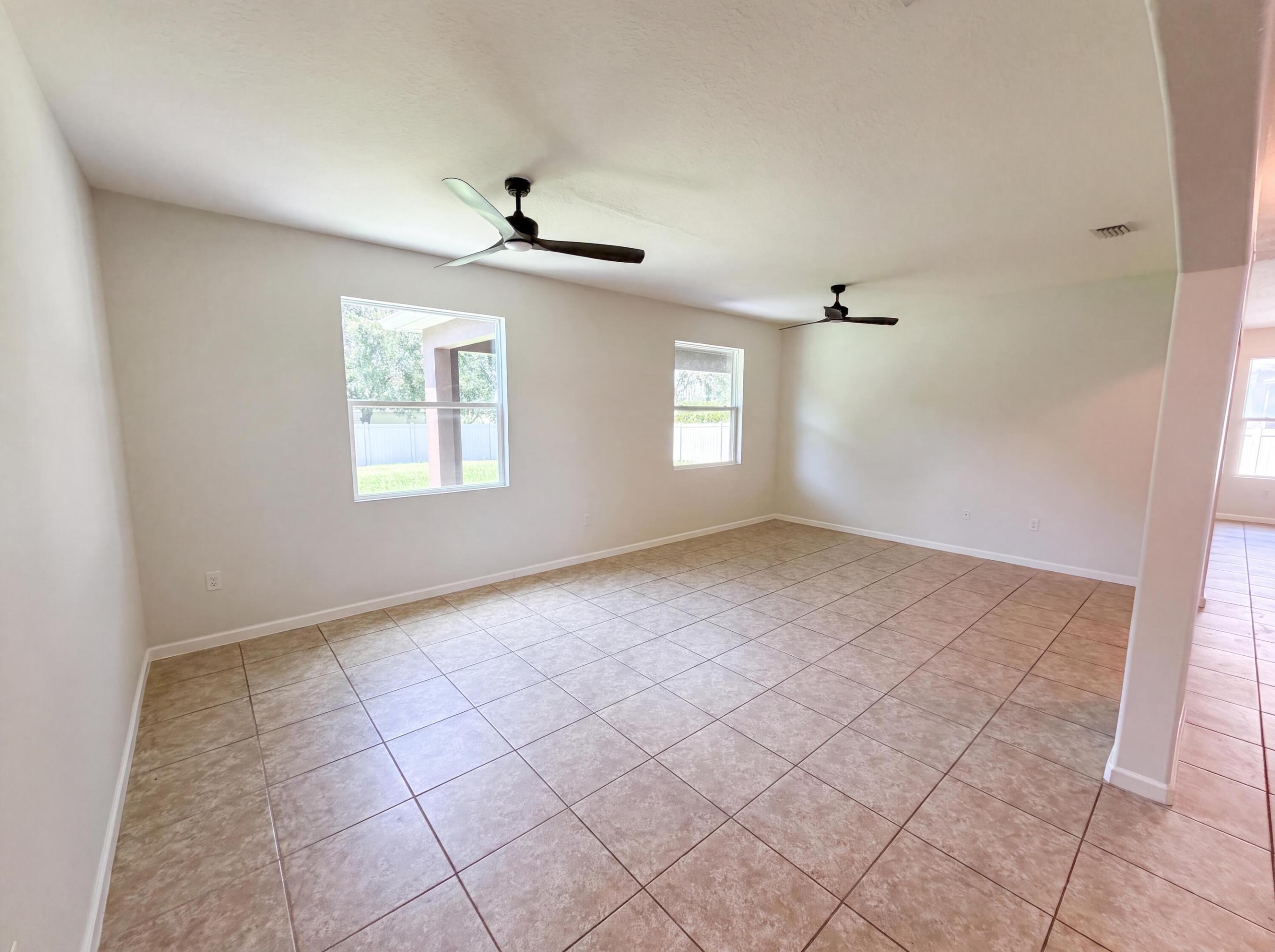 5845 Wyndham Manor Property Photo 7