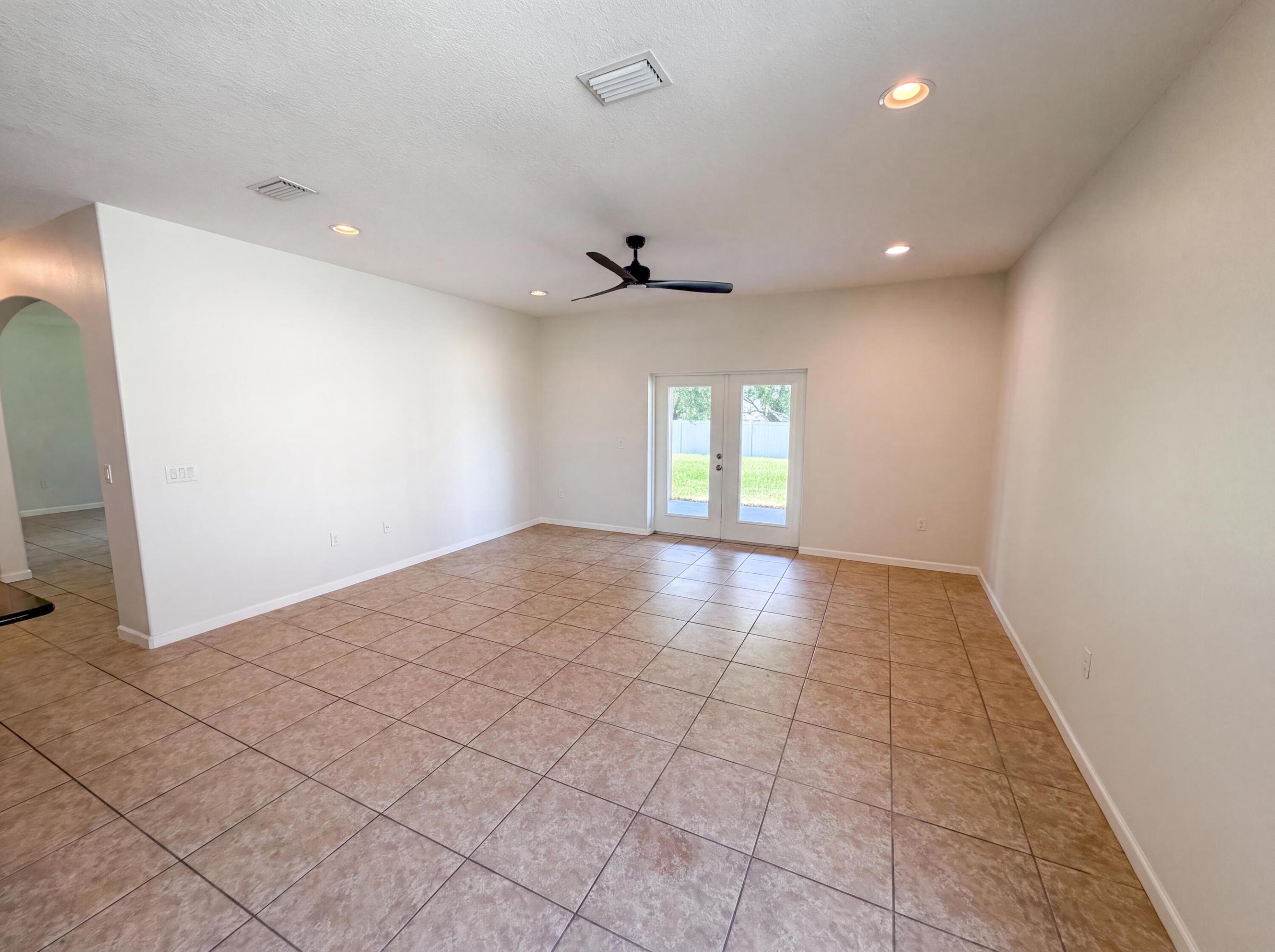 5845 Wyndham Manor Property Photo 8