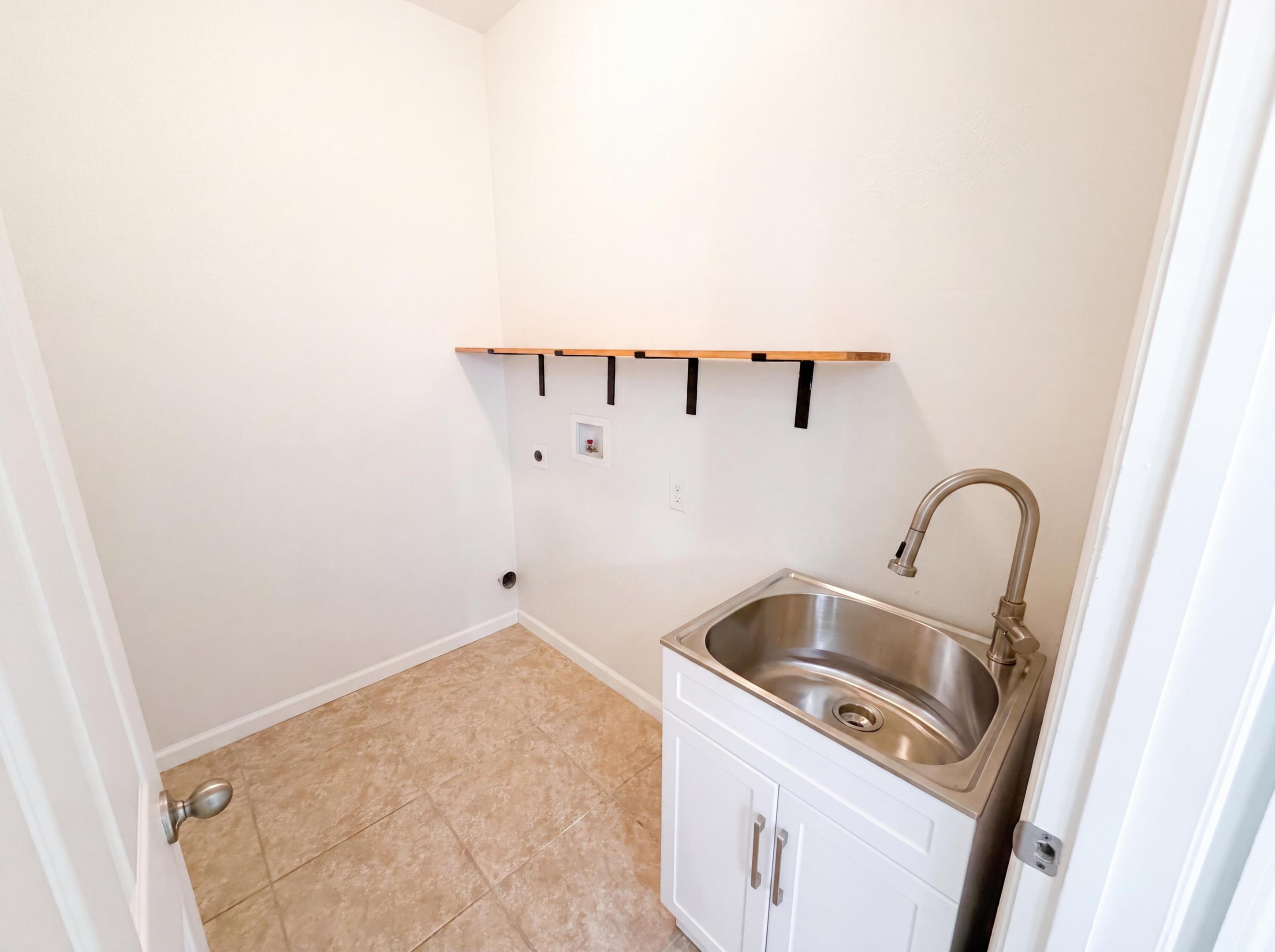 5845 Wyndham Manor Property Photo 16