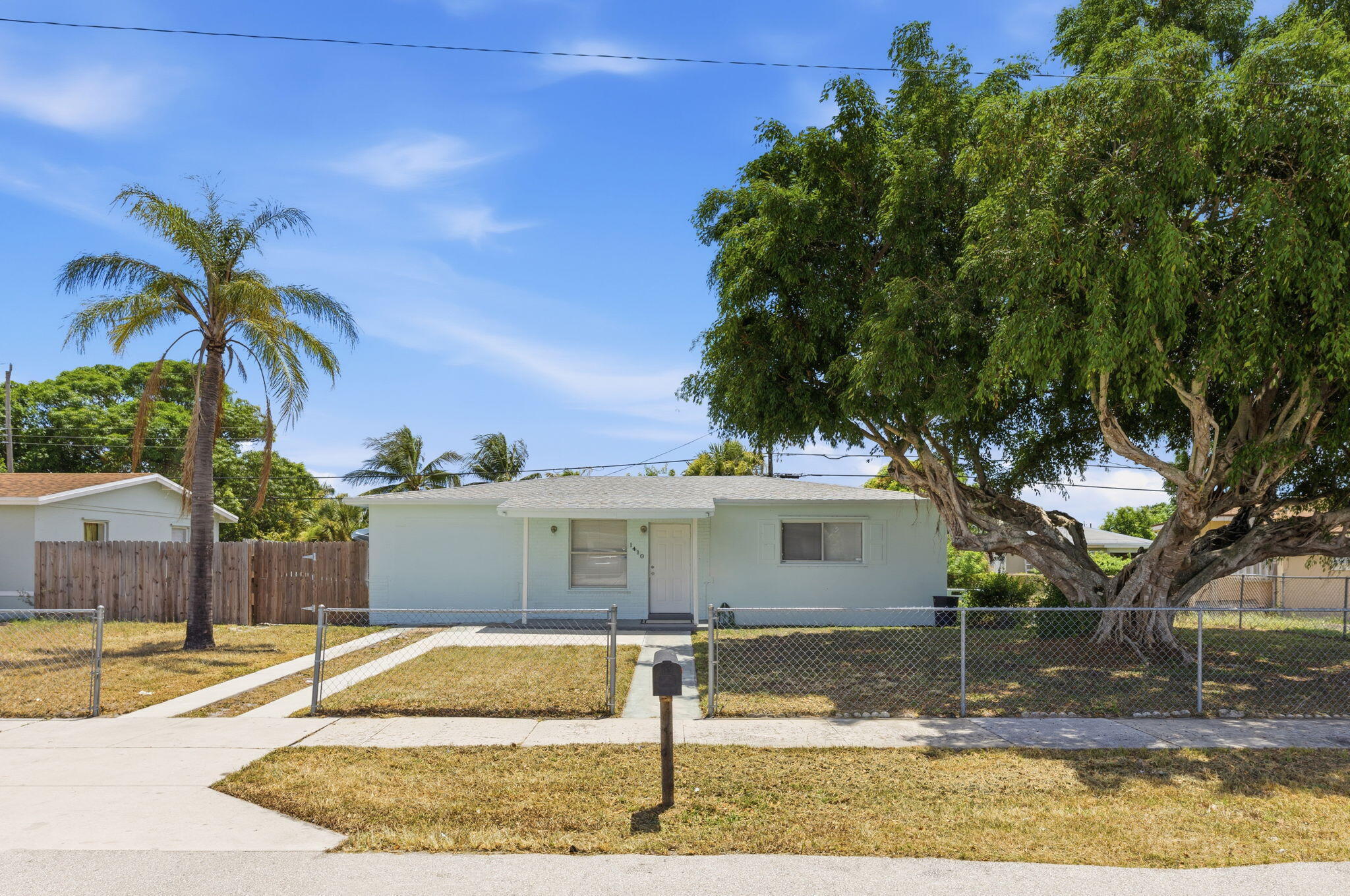 1410 Nw 1st Court Property Photo 1