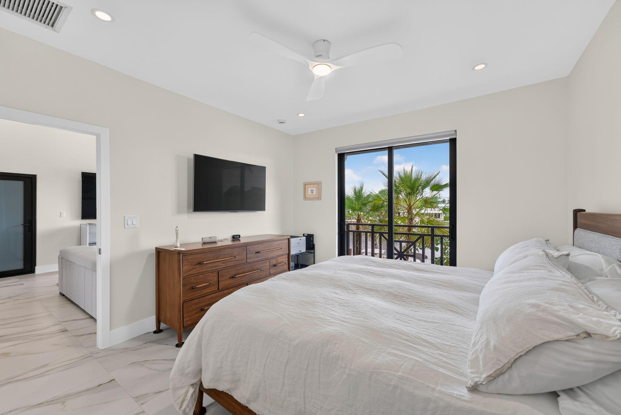 1555 S Ocean Lane 274 Property Photo 9