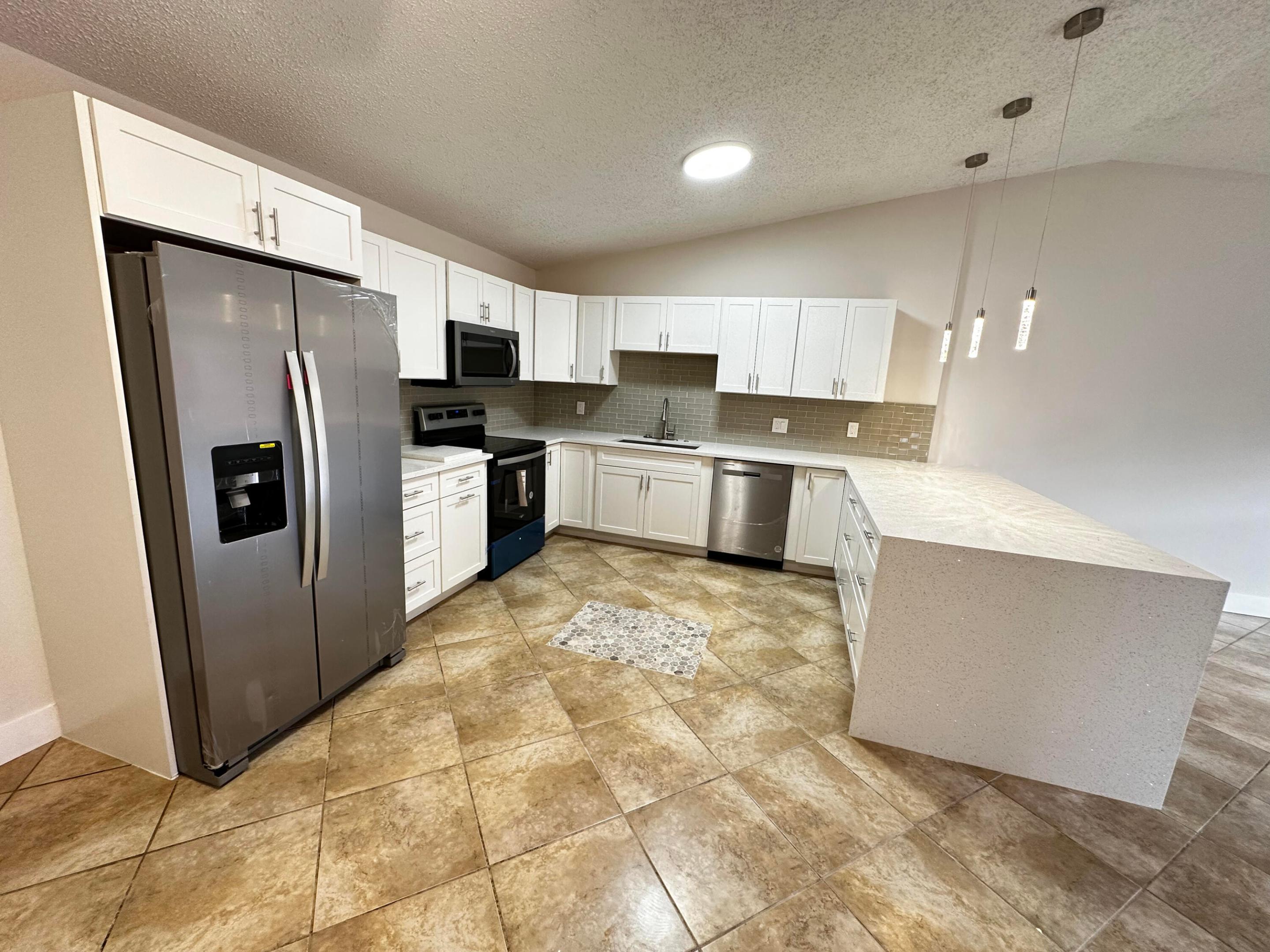 4326 Woodstock Drive C Property Photo 2
