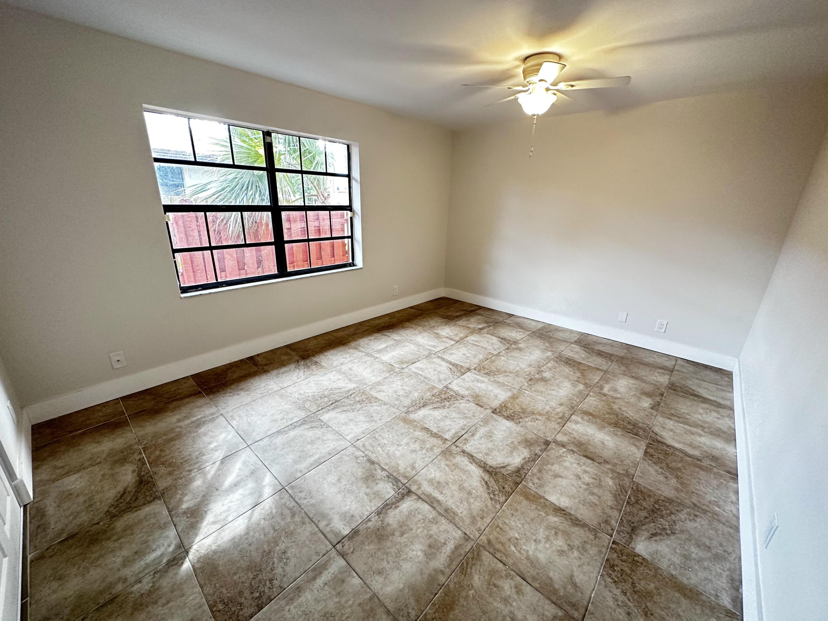 4326 Woodstock Drive C Property Photo 14