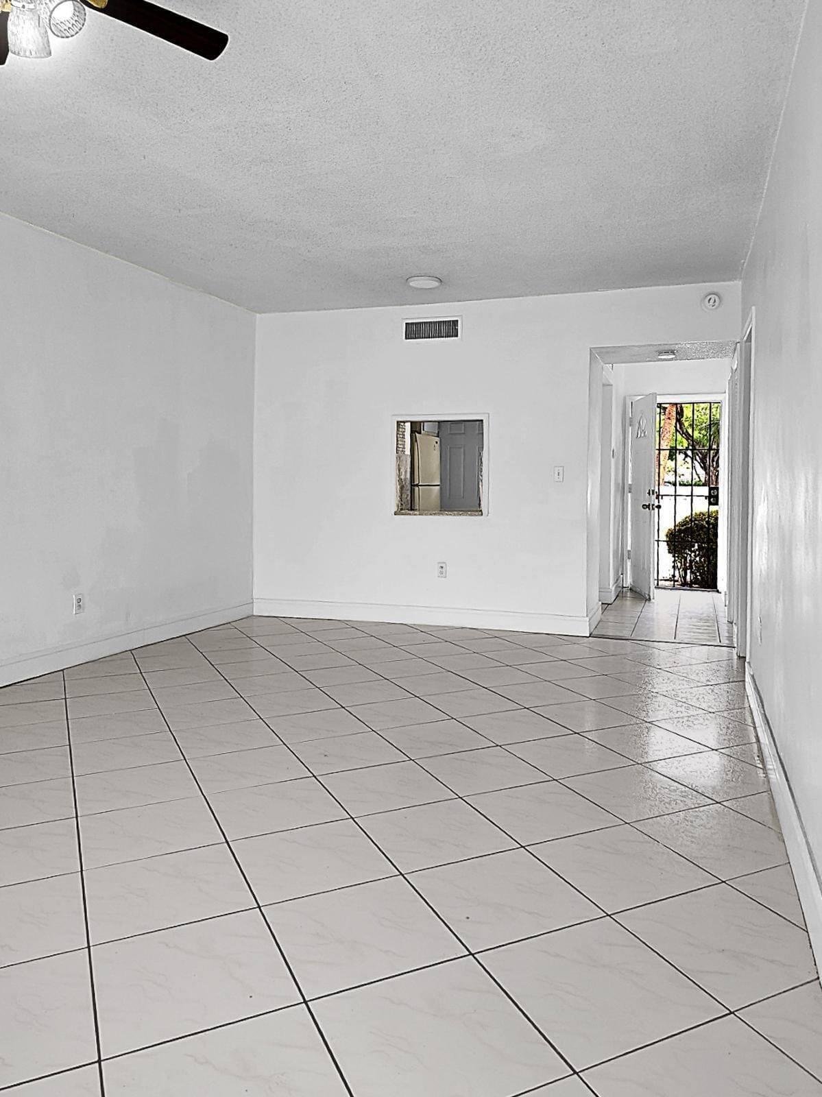 2820 Ne 201st Terrace F106 Property Photo 4