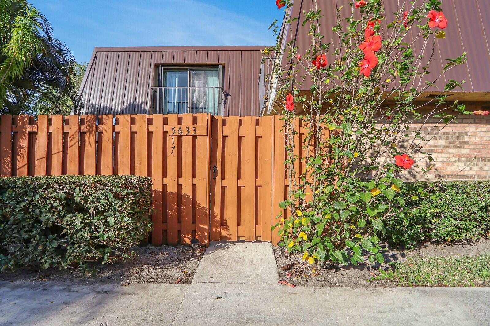 5633 Se Windsong Lane Property Photo 1