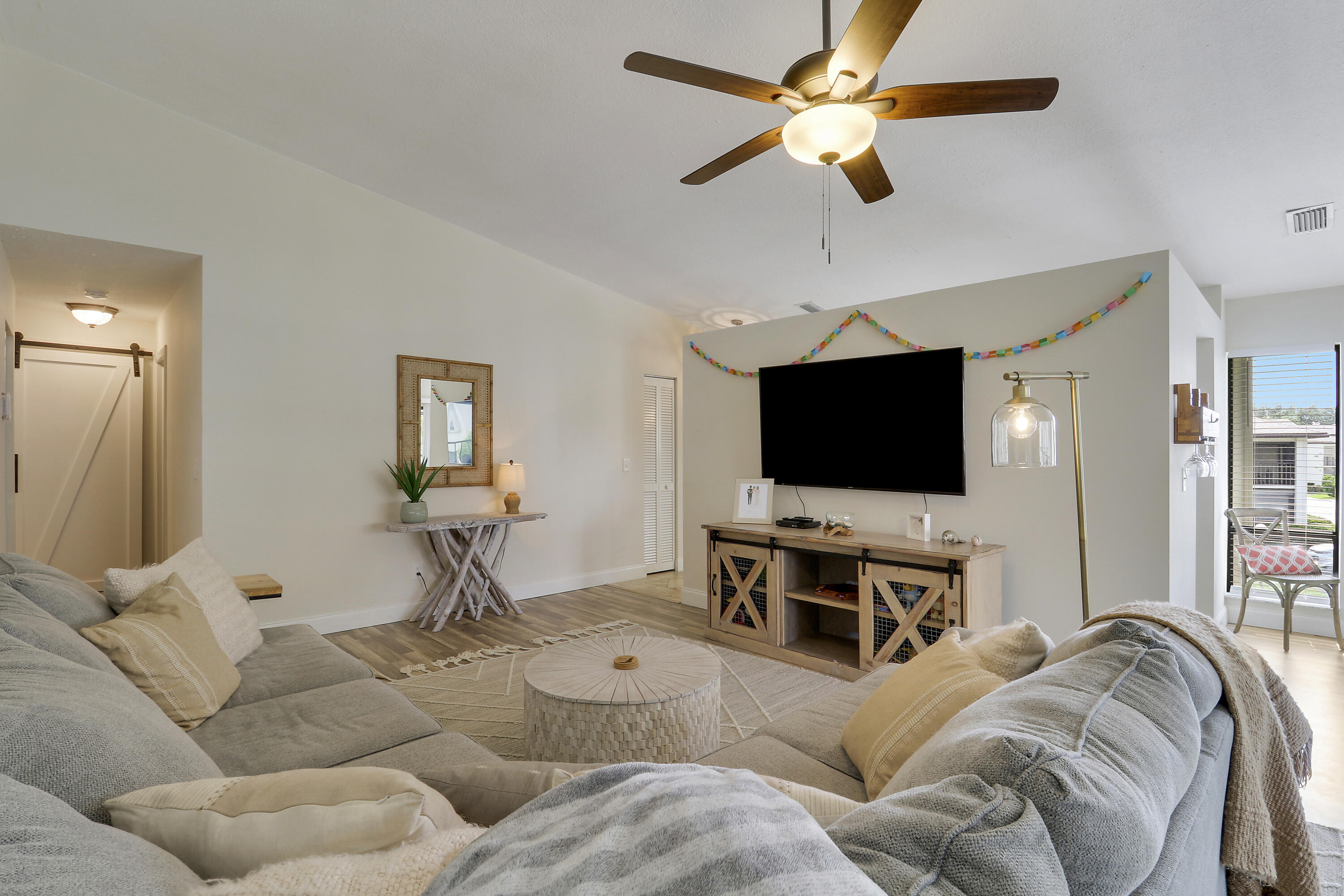 1102 Wingfoot Drive C Property Photo 5