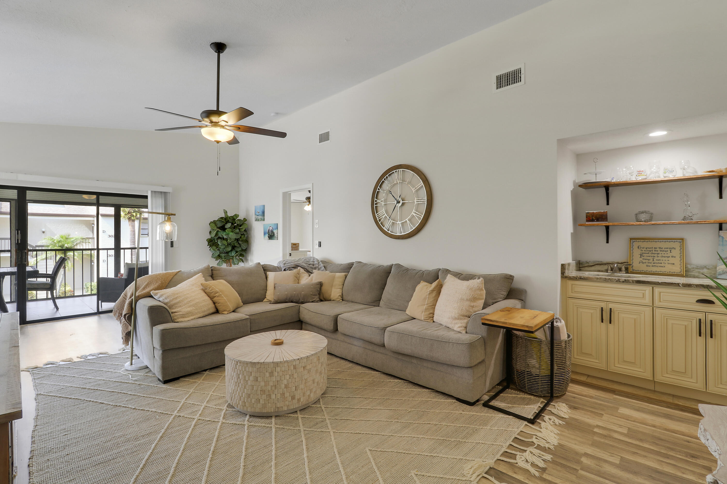 1102 Wingfoot Drive C Property Photo 9