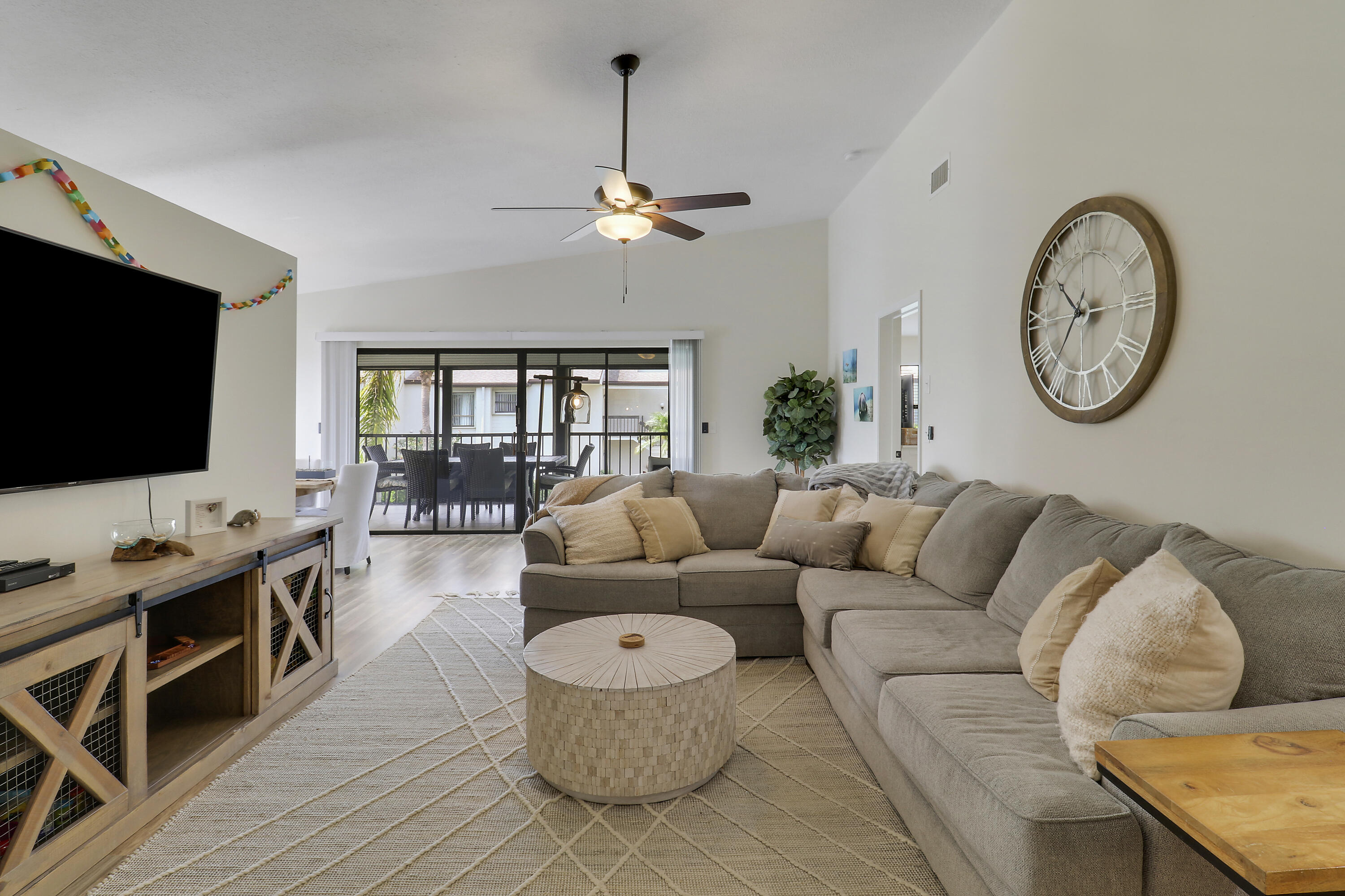 1102 Wingfoot Drive C Property Photo 11