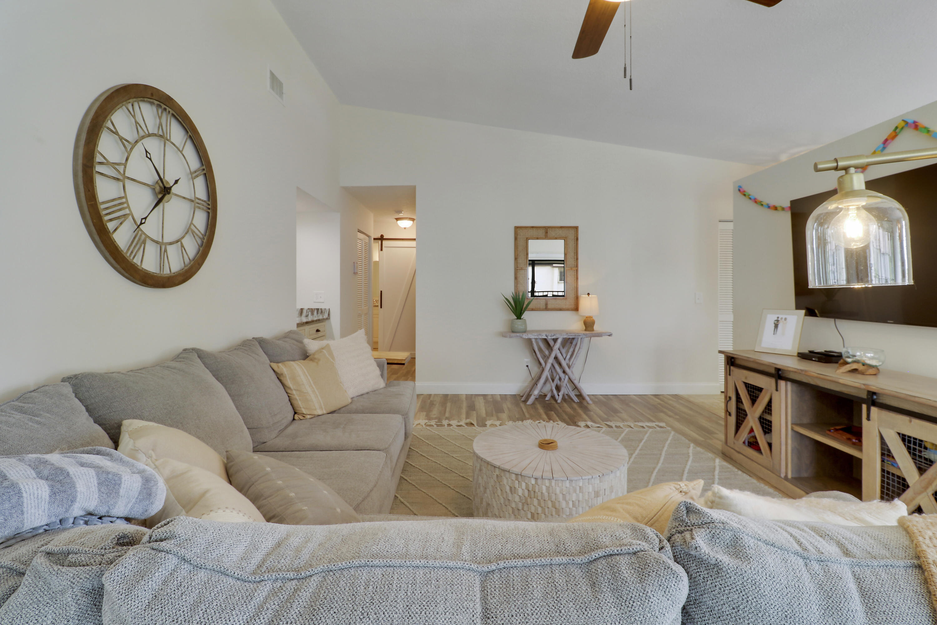 1102 Wingfoot Drive C Property Photo 12