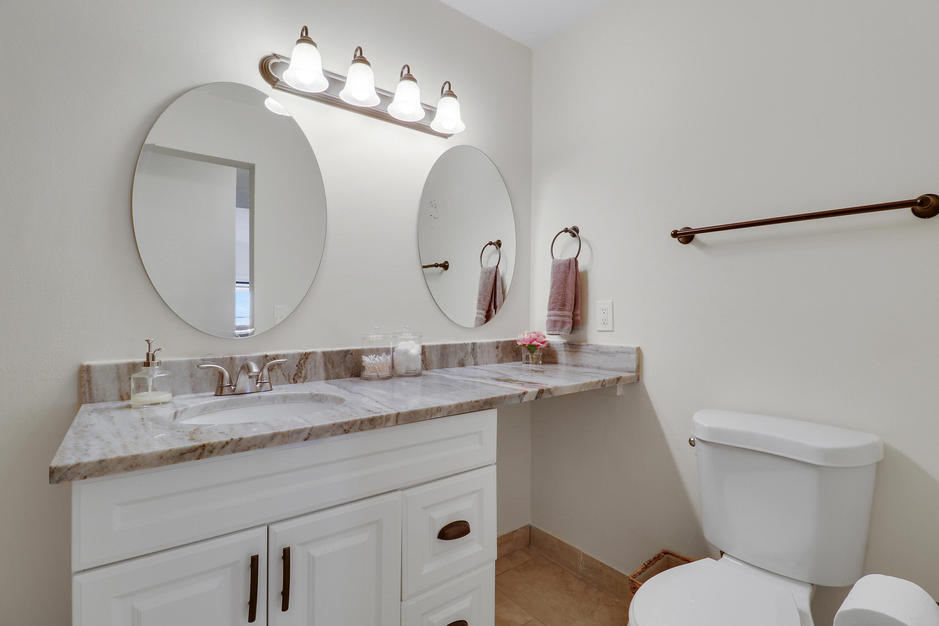 1102 Wingfoot Drive C Property Photo 21