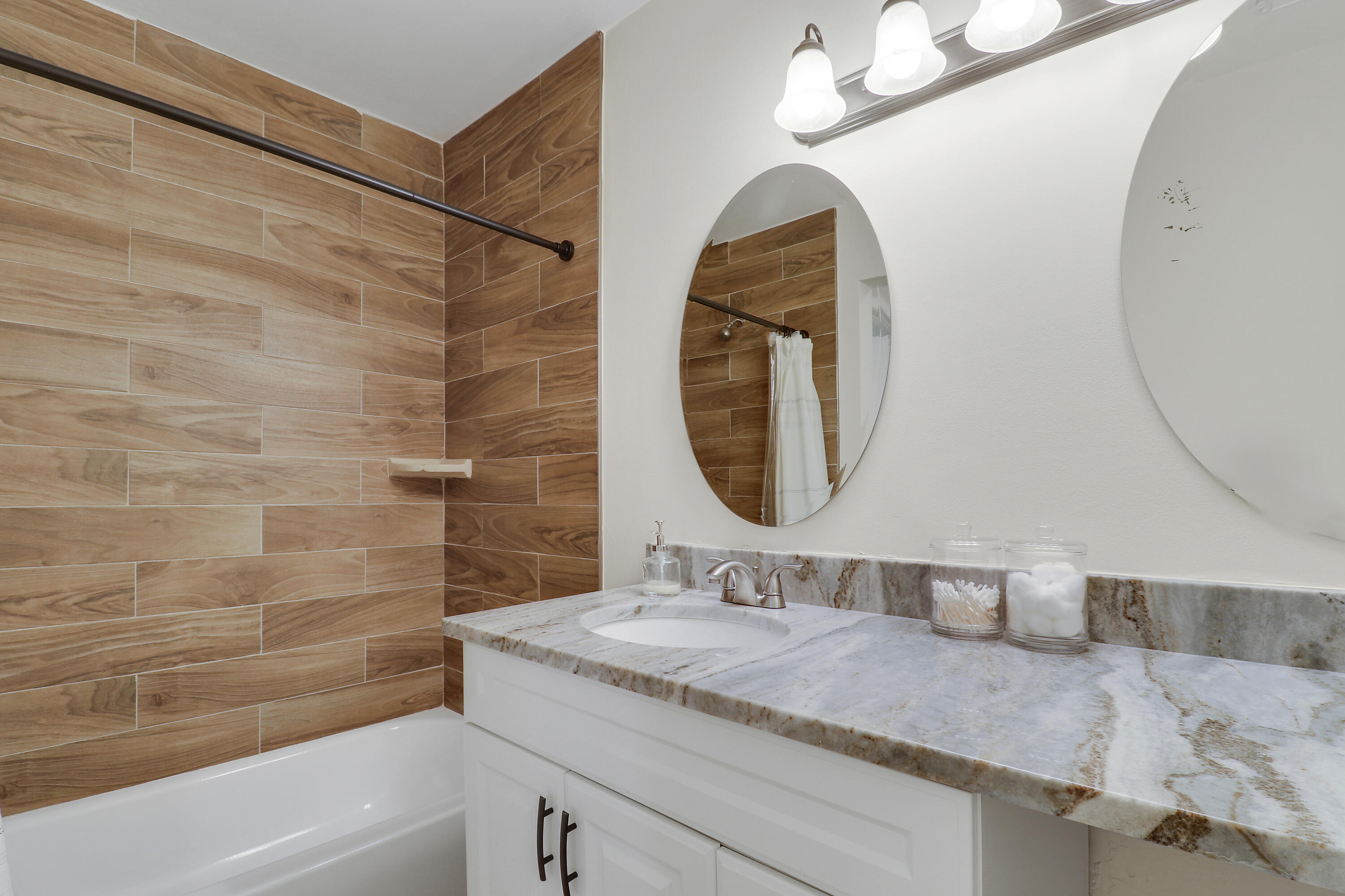 1102 Wingfoot Drive C Property Photo 22