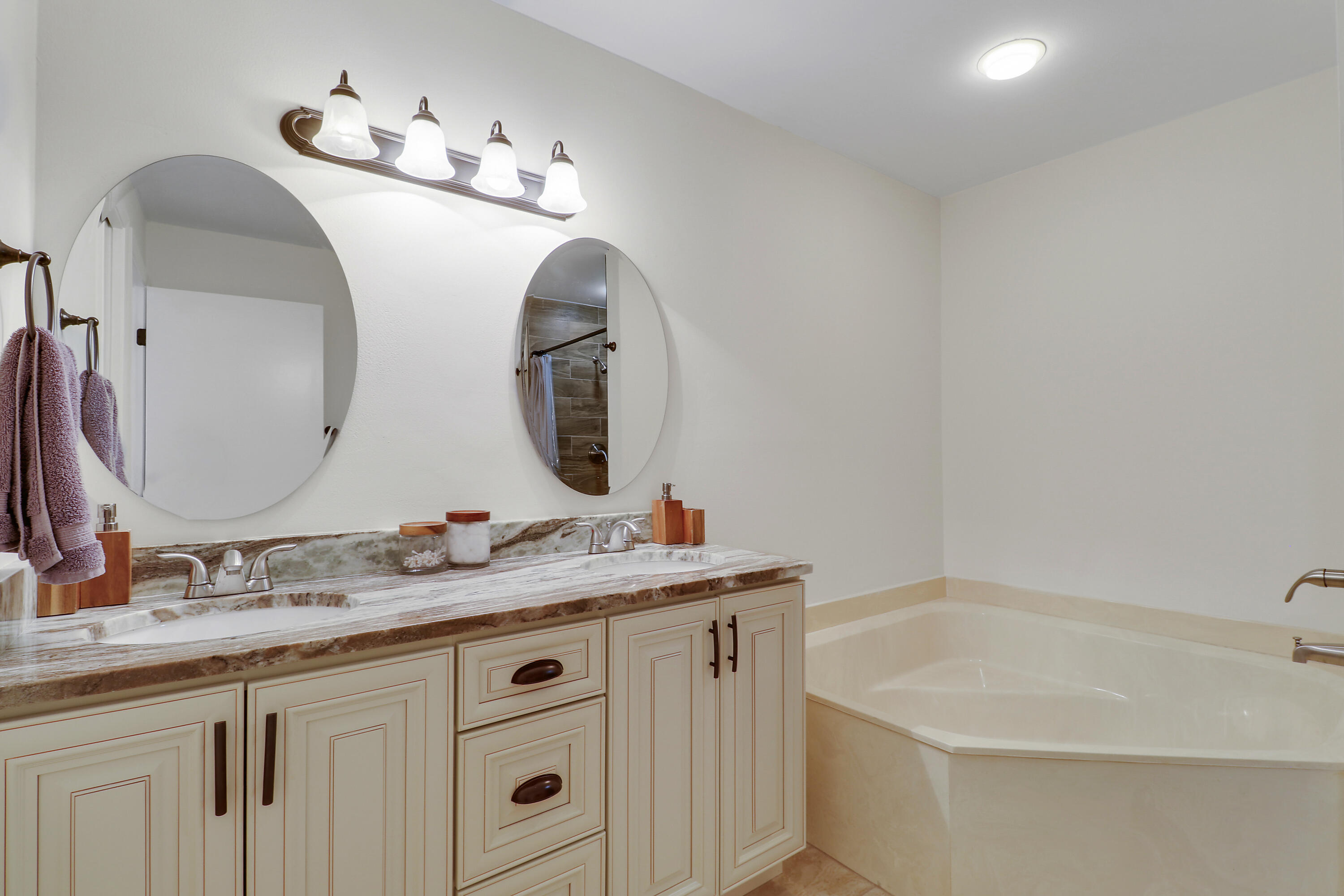1102 Wingfoot Drive C Property Photo 27