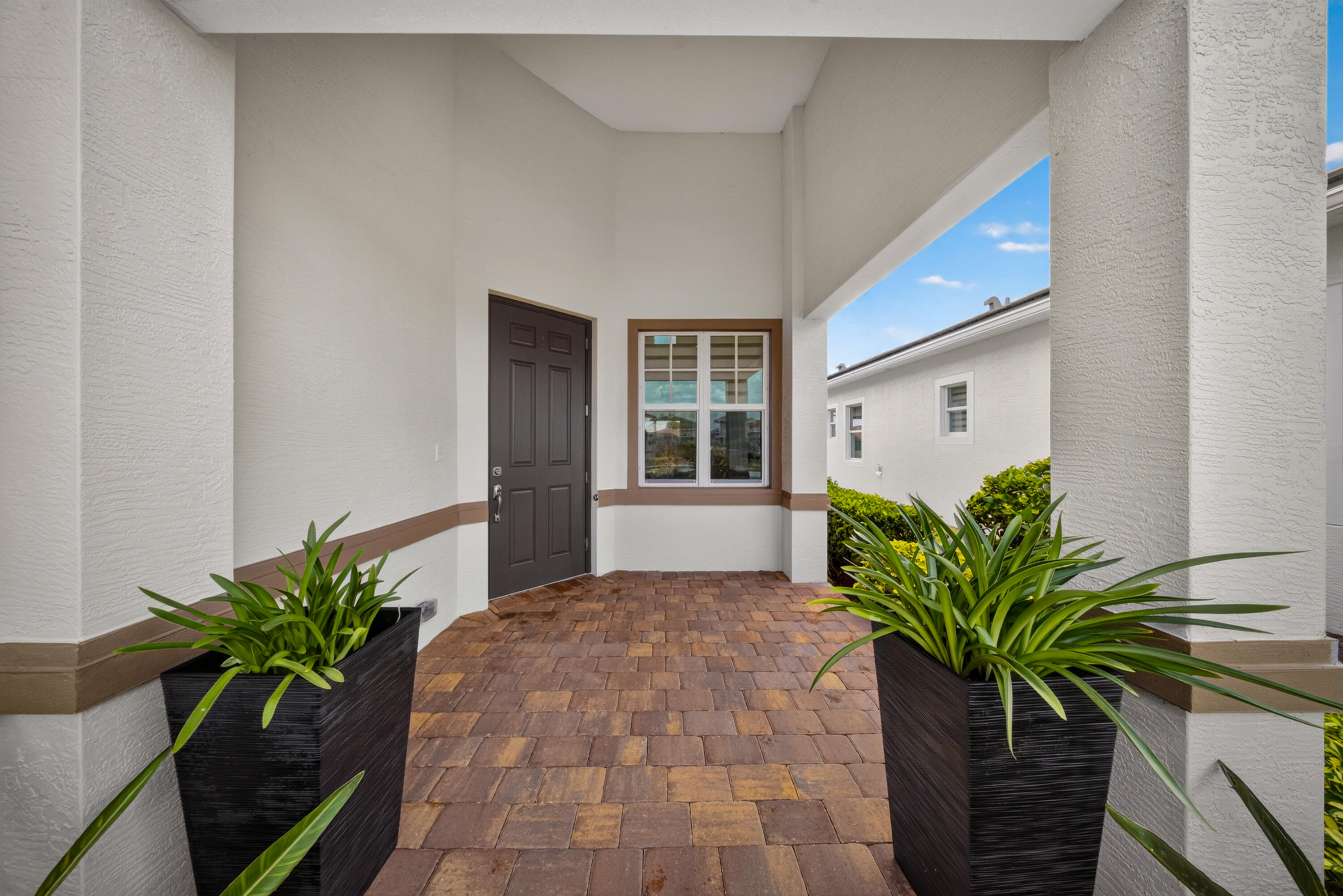 25037 Sw Alberti Way Property Photo 3