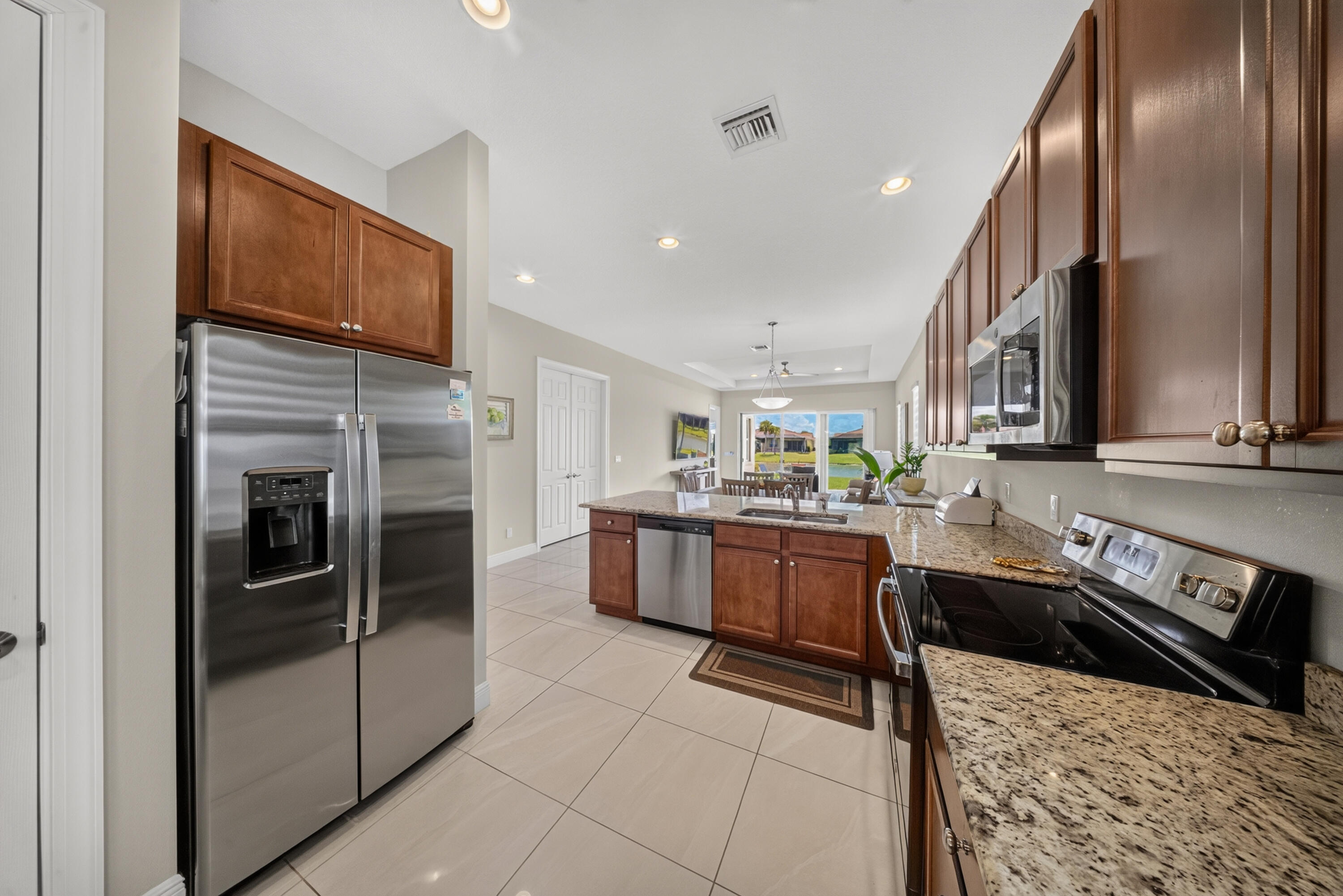 25037 Sw Alberti Way Property Photo 8