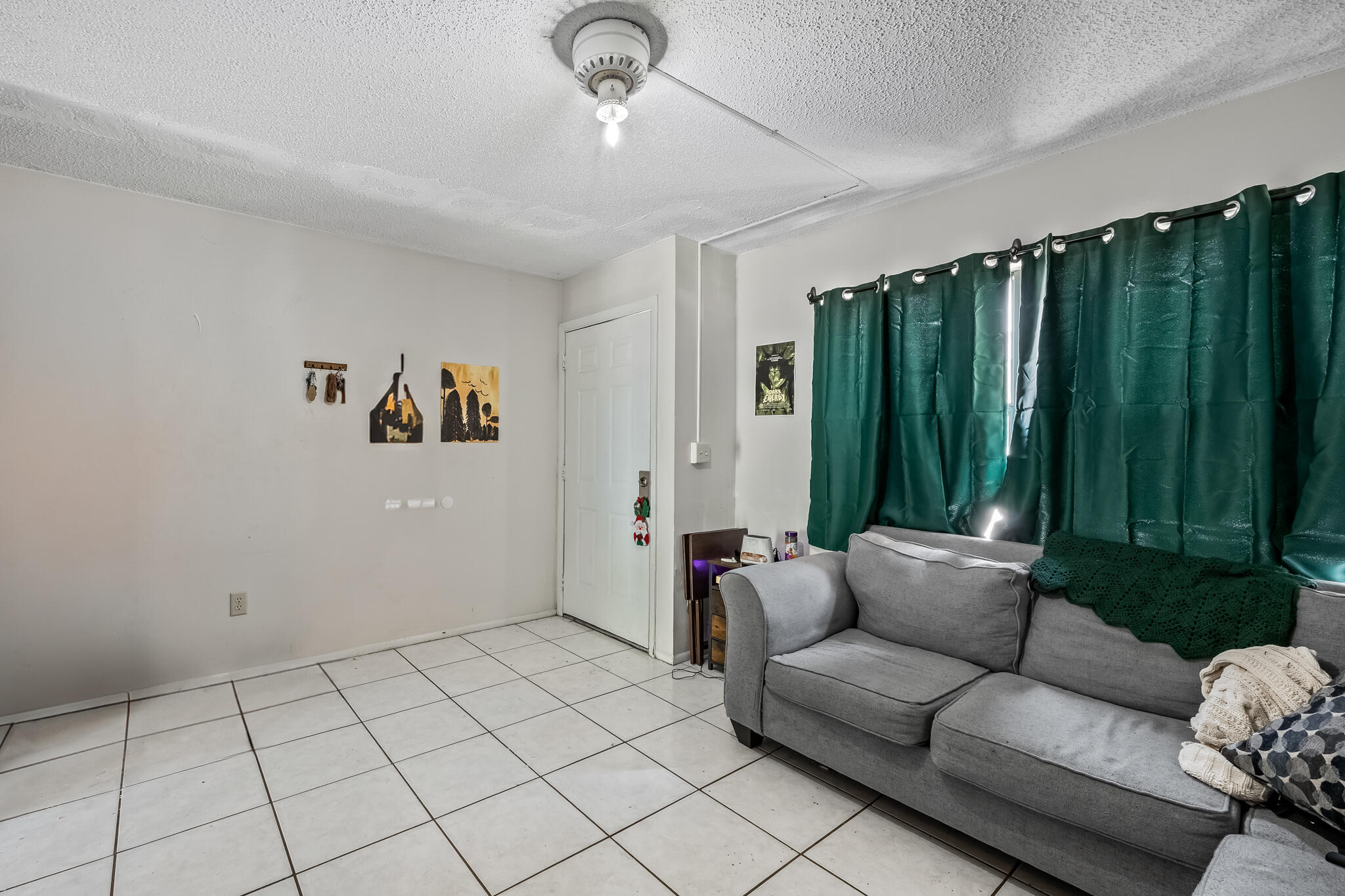 1910 South Street Property Photo 3