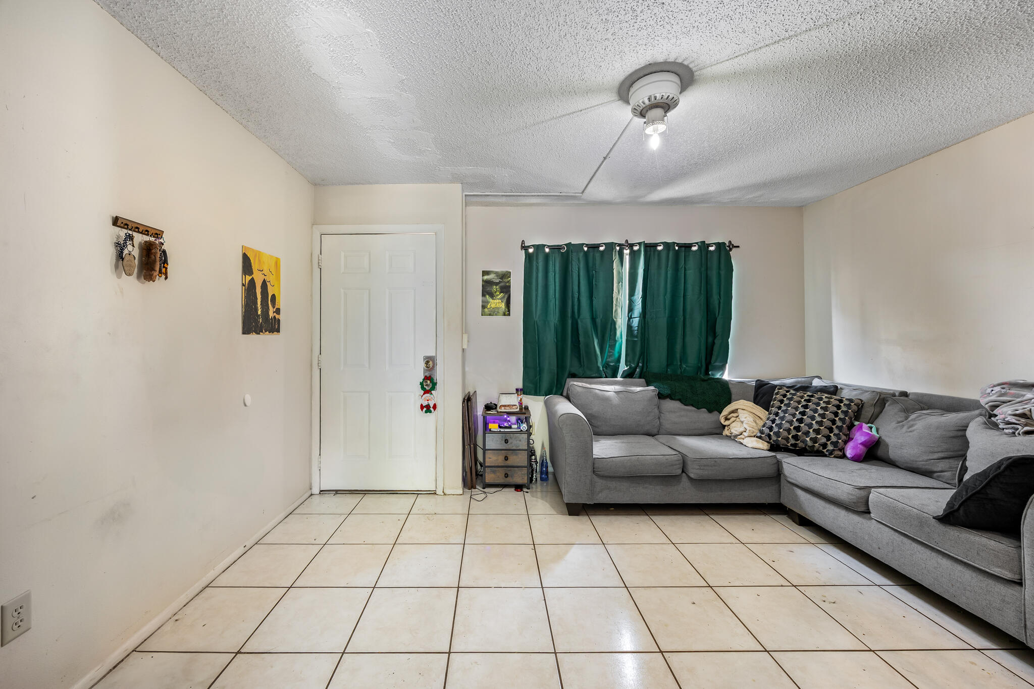 1910 South Street Property Photo 4
